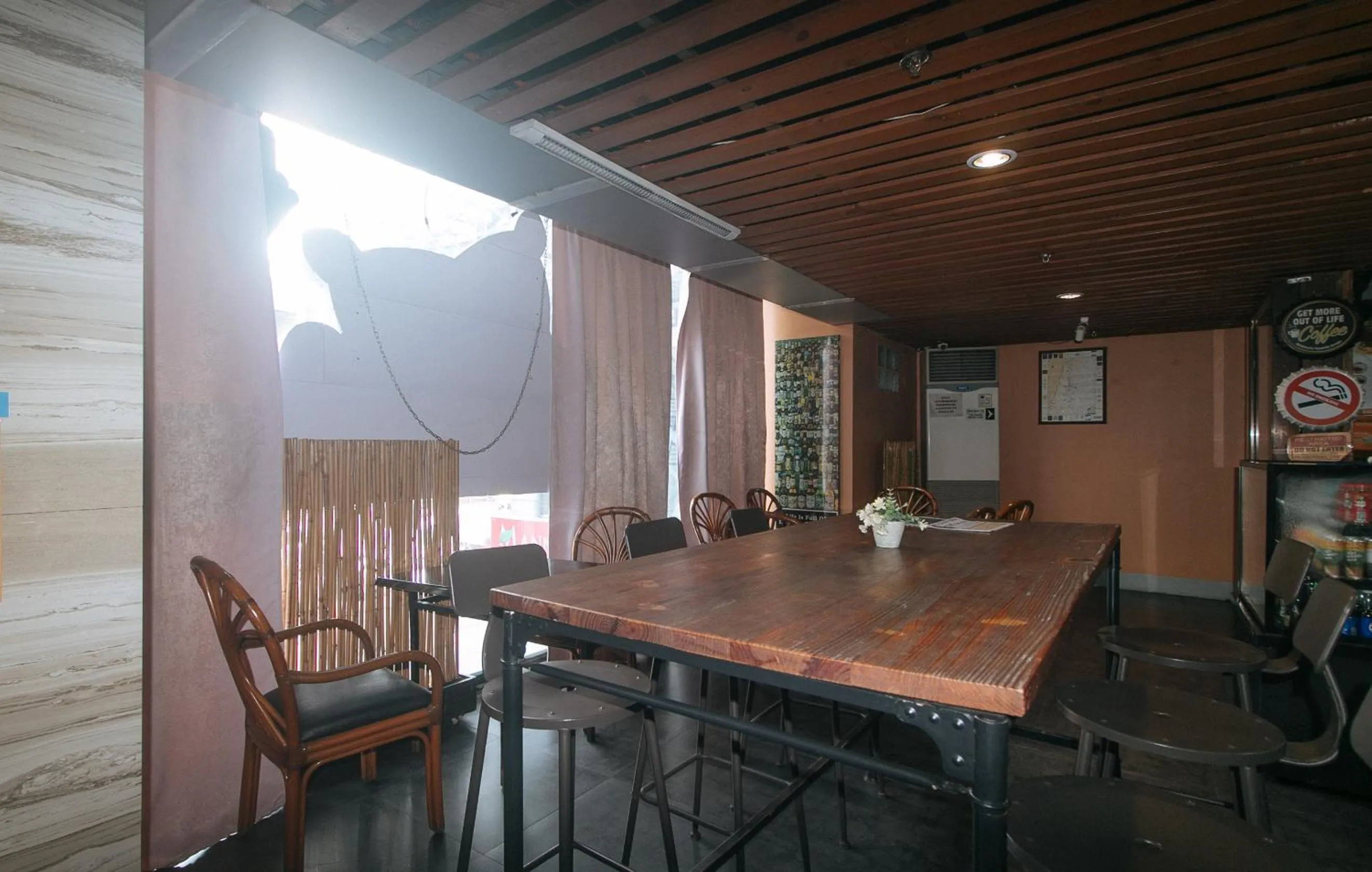 Dining area in RedDoorz Plus New Era Budget Hotel Mandaue former RedDoorz Plus near UV Mandaue Cebu