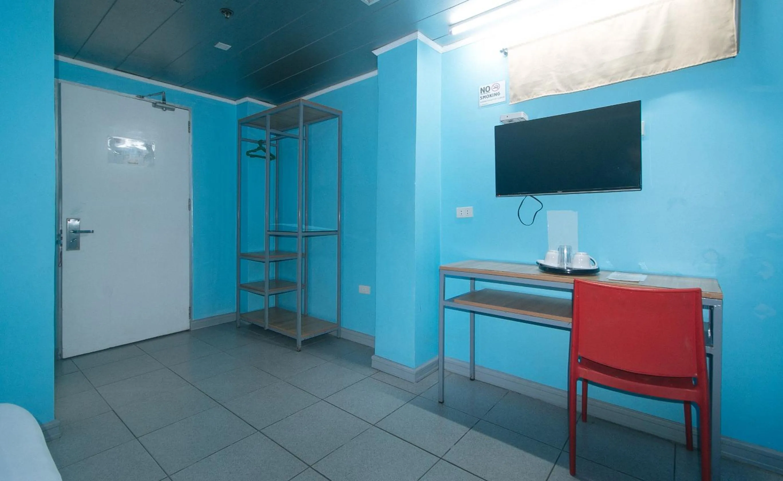 TV and multimedia in RedDoorz Plus New Era Budget Hotel Mandaue former RedDoorz Plus near UV Mandaue Cebu