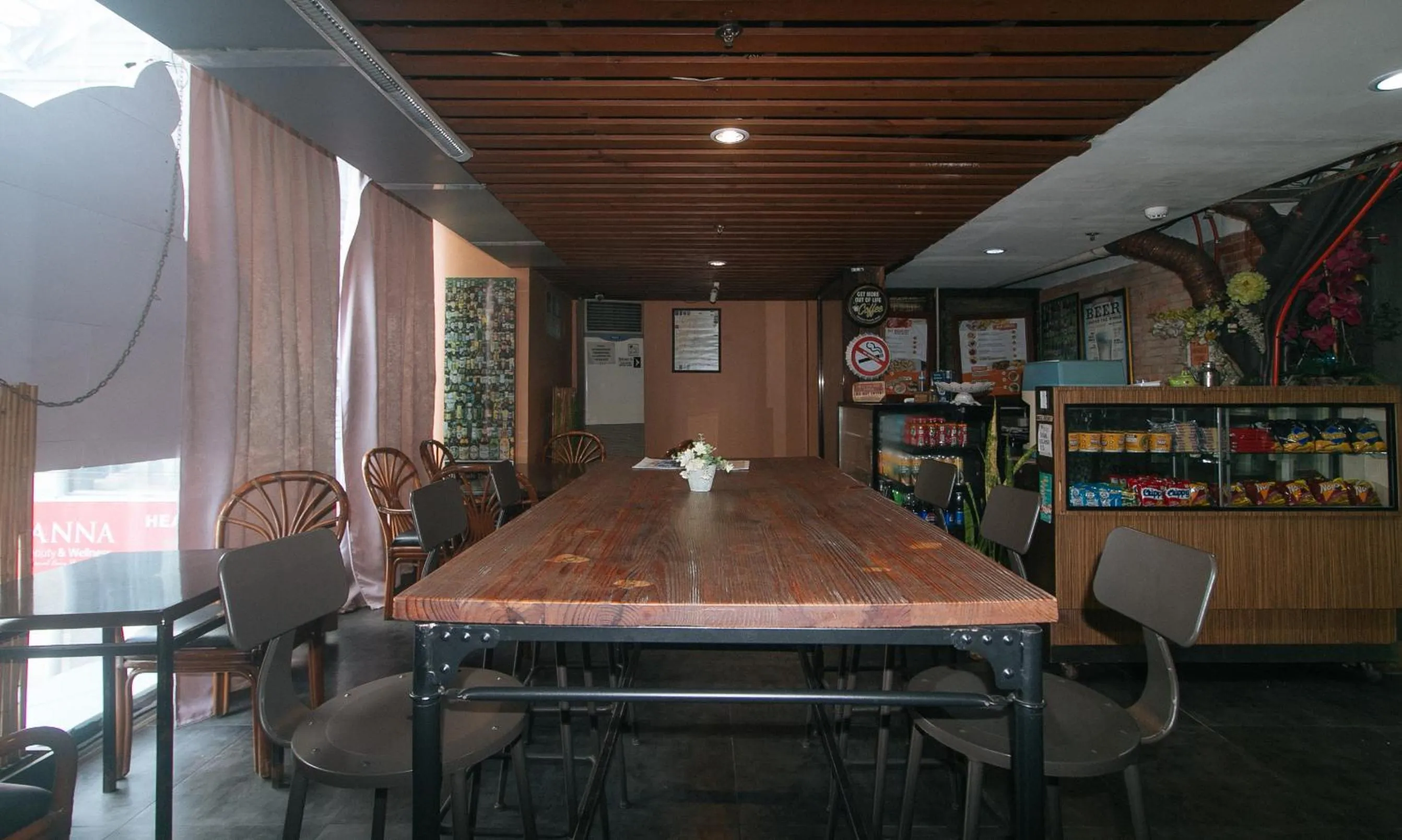 Dining area in RedDoorz Plus New Era Budget Hotel Mandaue former RedDoorz Plus near UV Mandaue Cebu