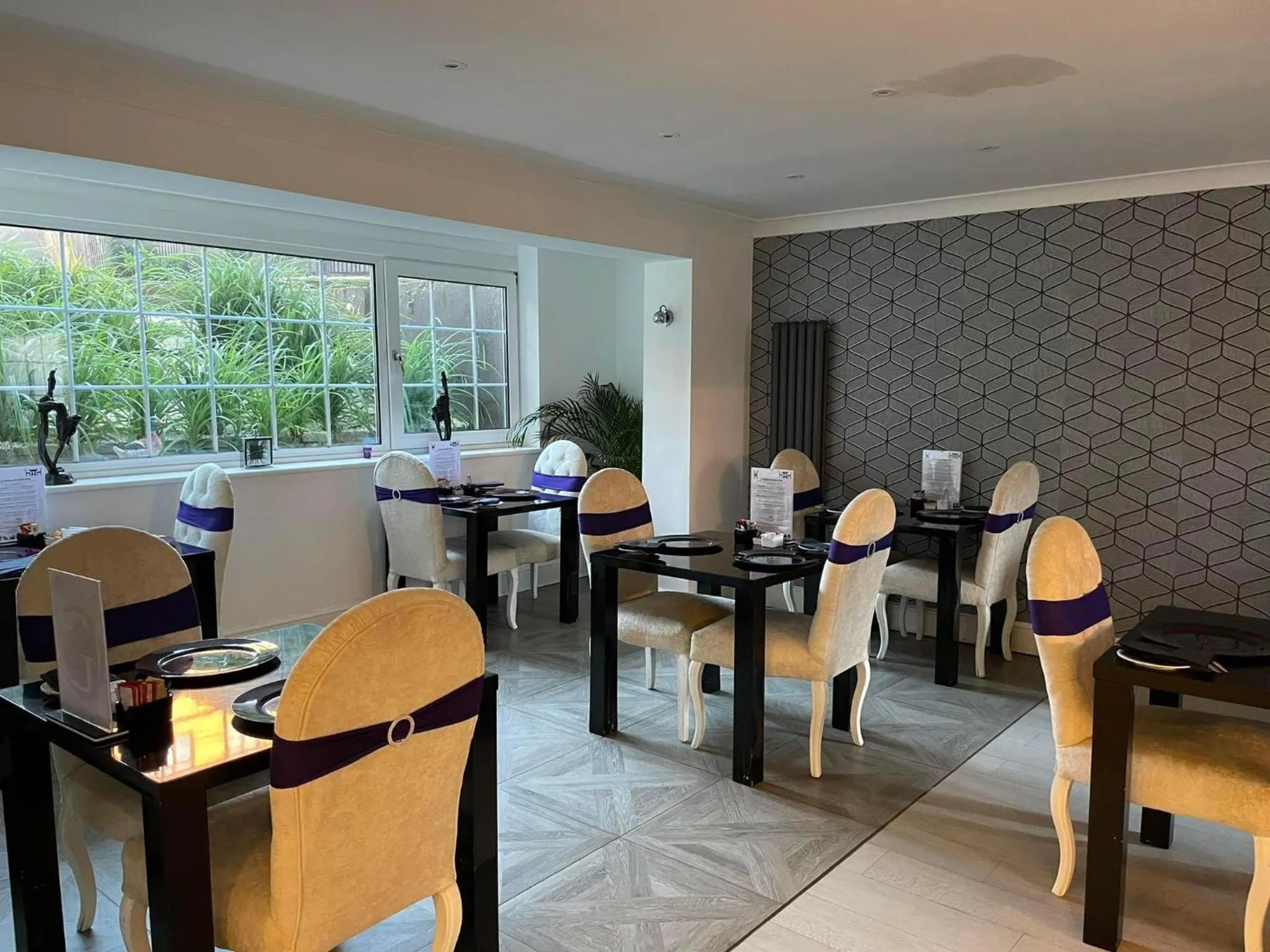 Restaurant/places to eat in G Boutique Hotel