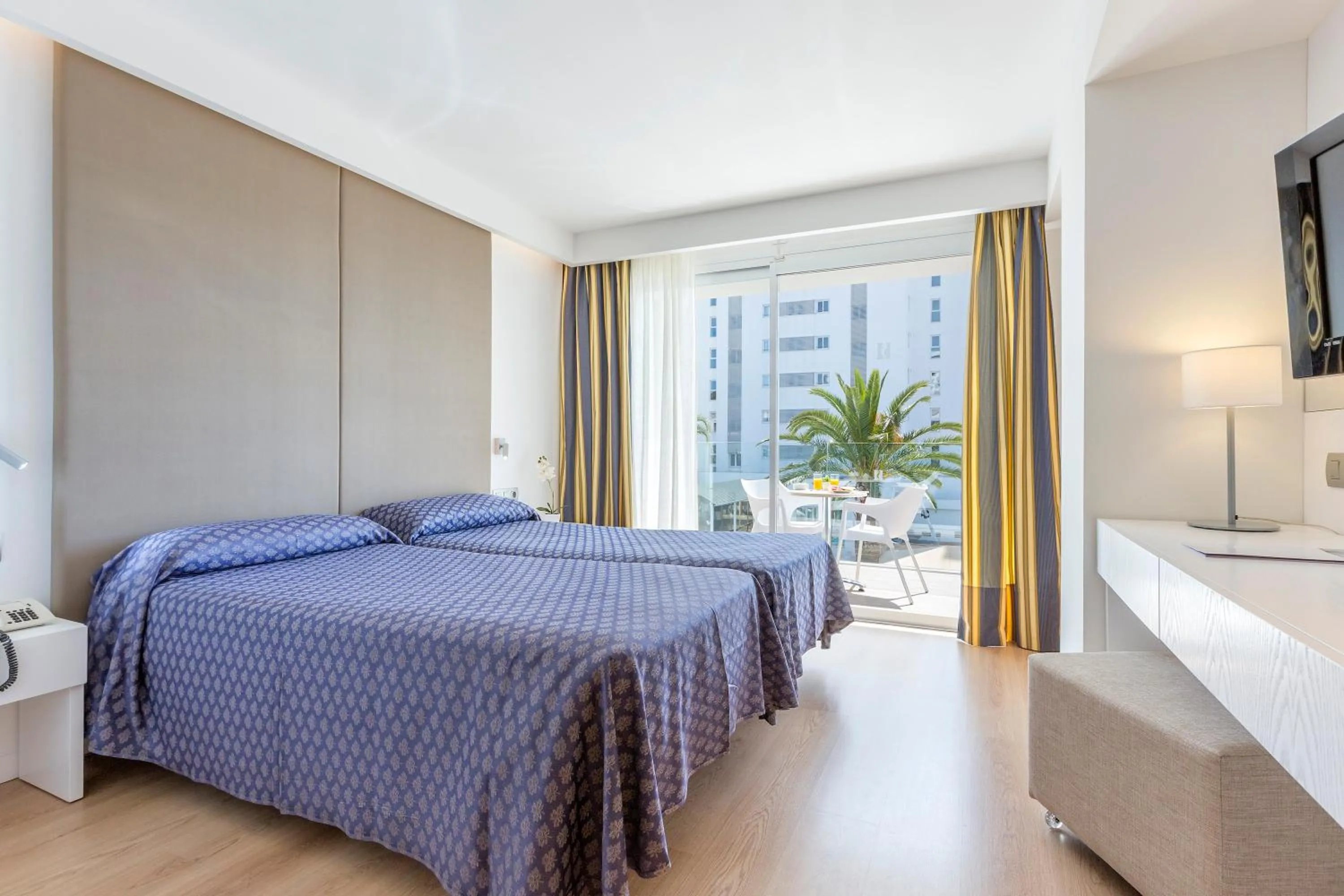 Double Room with Pool View in Hipotels Don Juan