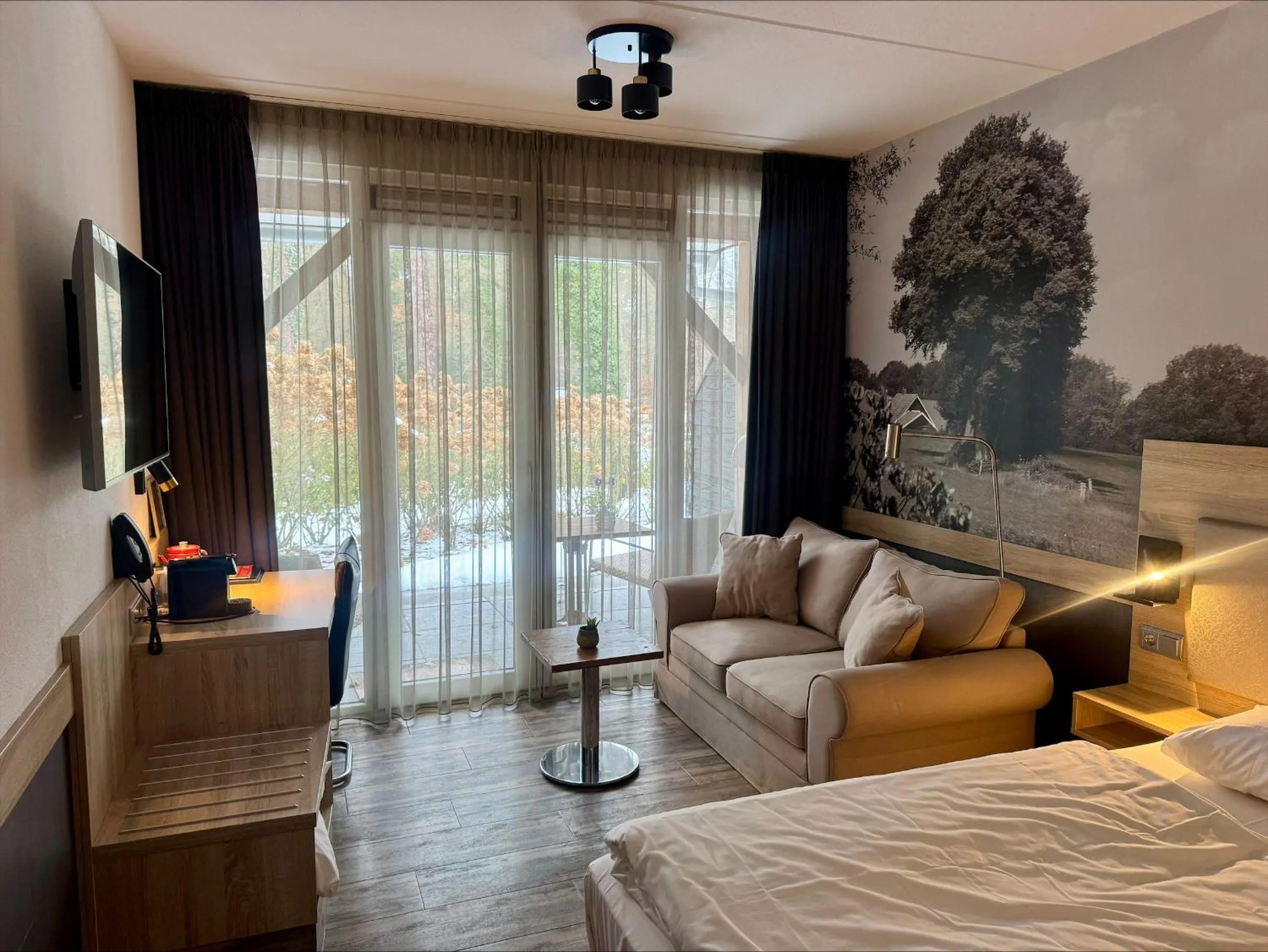 Seating area, Bed in Hotel Erve Hulsbeek