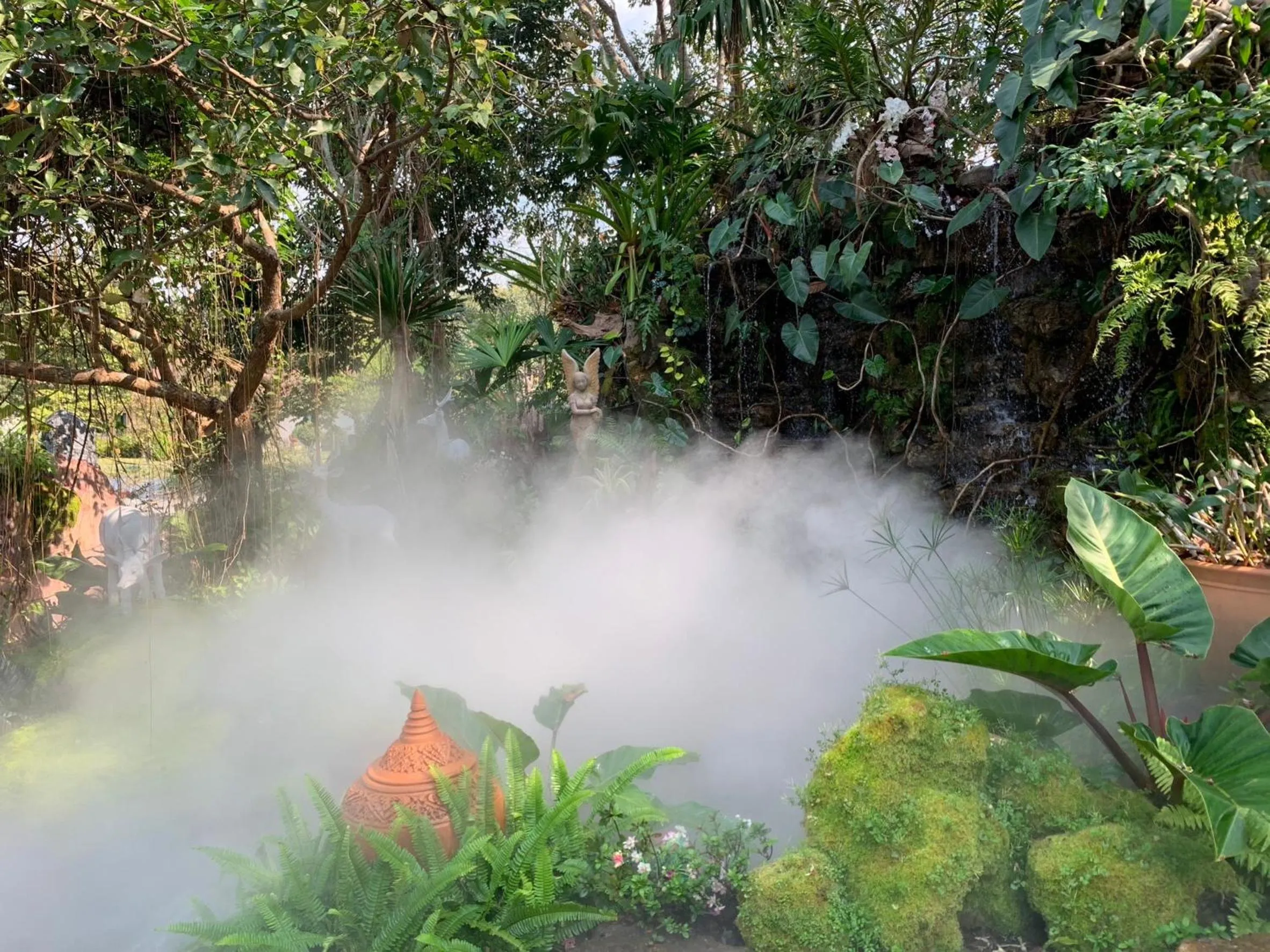 Hot Tub in Baan Pingkan Wellness Resort