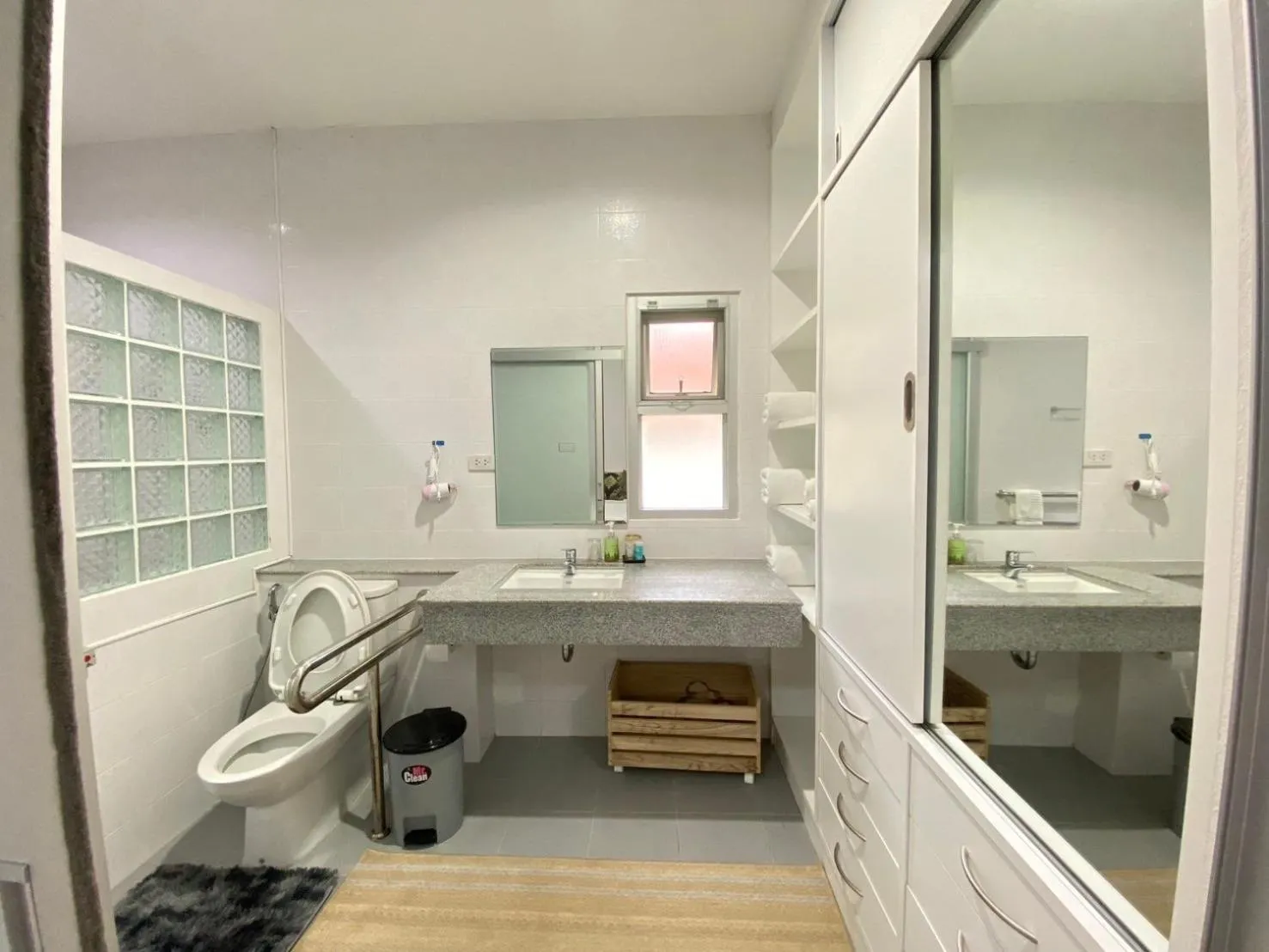 Shower in Baan Pingkan Wellness Resort