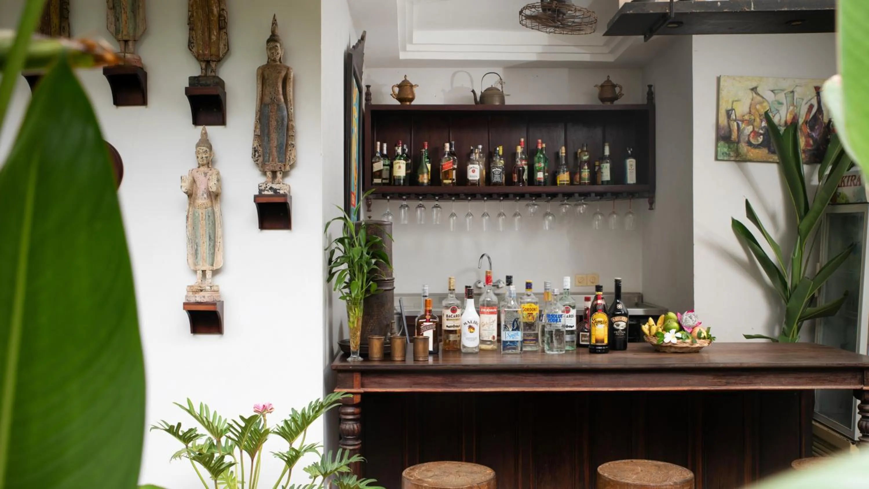 Lounge or bar in Mane History Lovers