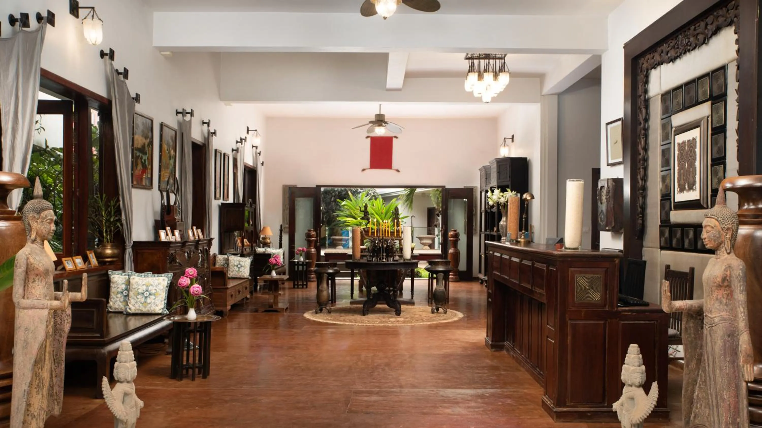 Lobby or reception in Mane History Lovers