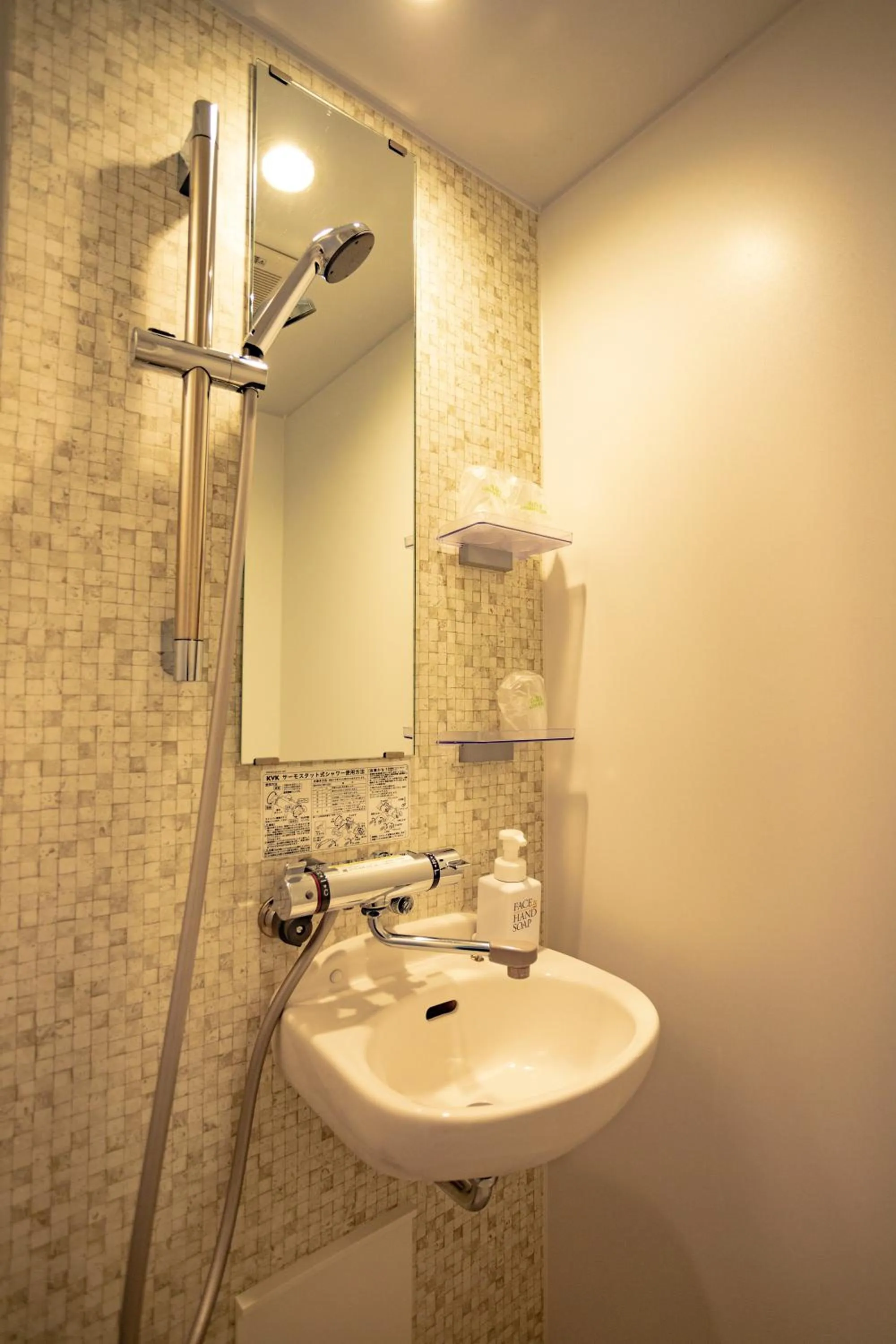 Shower in CHALET BURLAP FURANUI