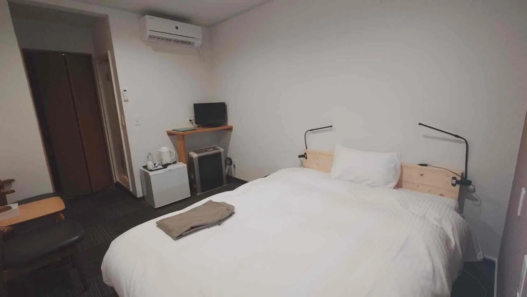 Bedroom, Bed in CHALET BURLAP FURANUI