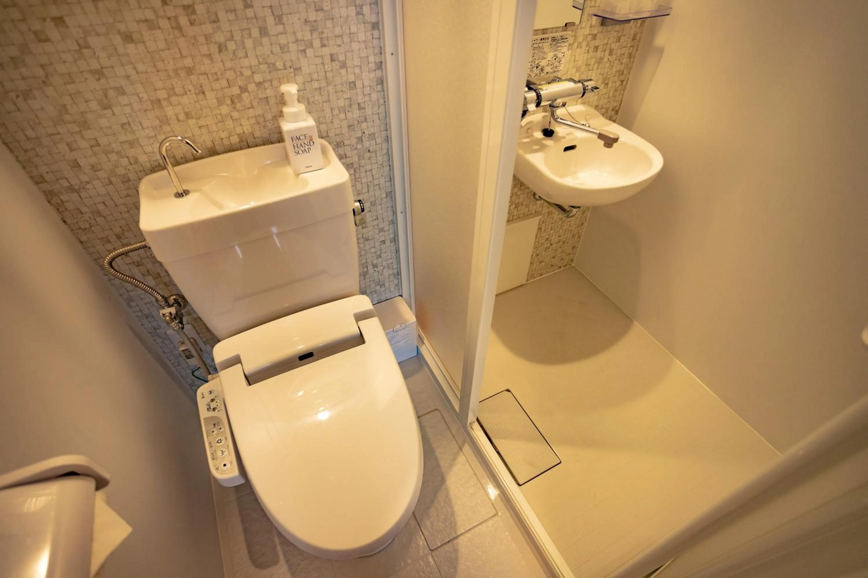 Toilet in CHALET BURLAP FURANUI