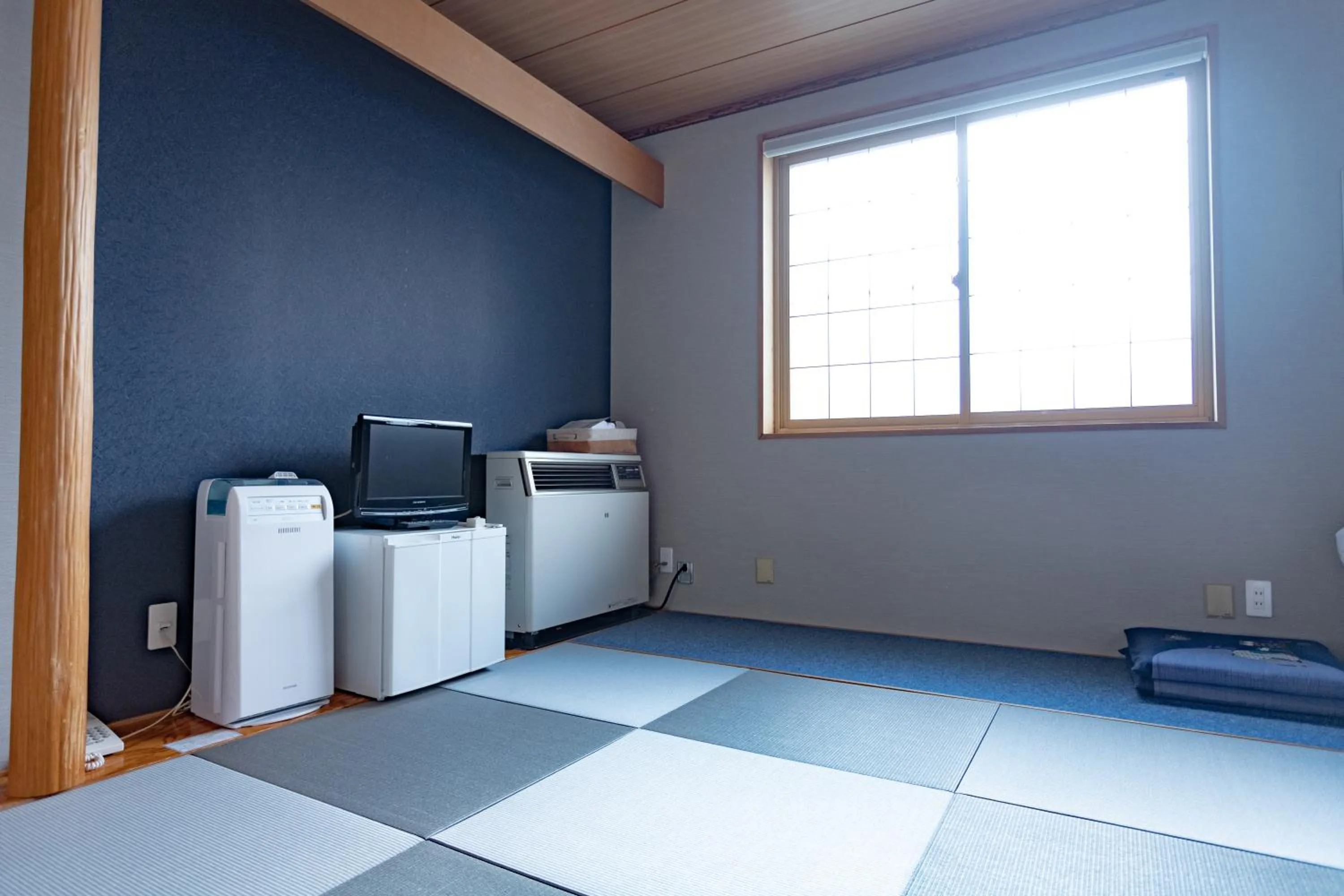 Photo of the whole room in CHALET BURLAP FURANUI