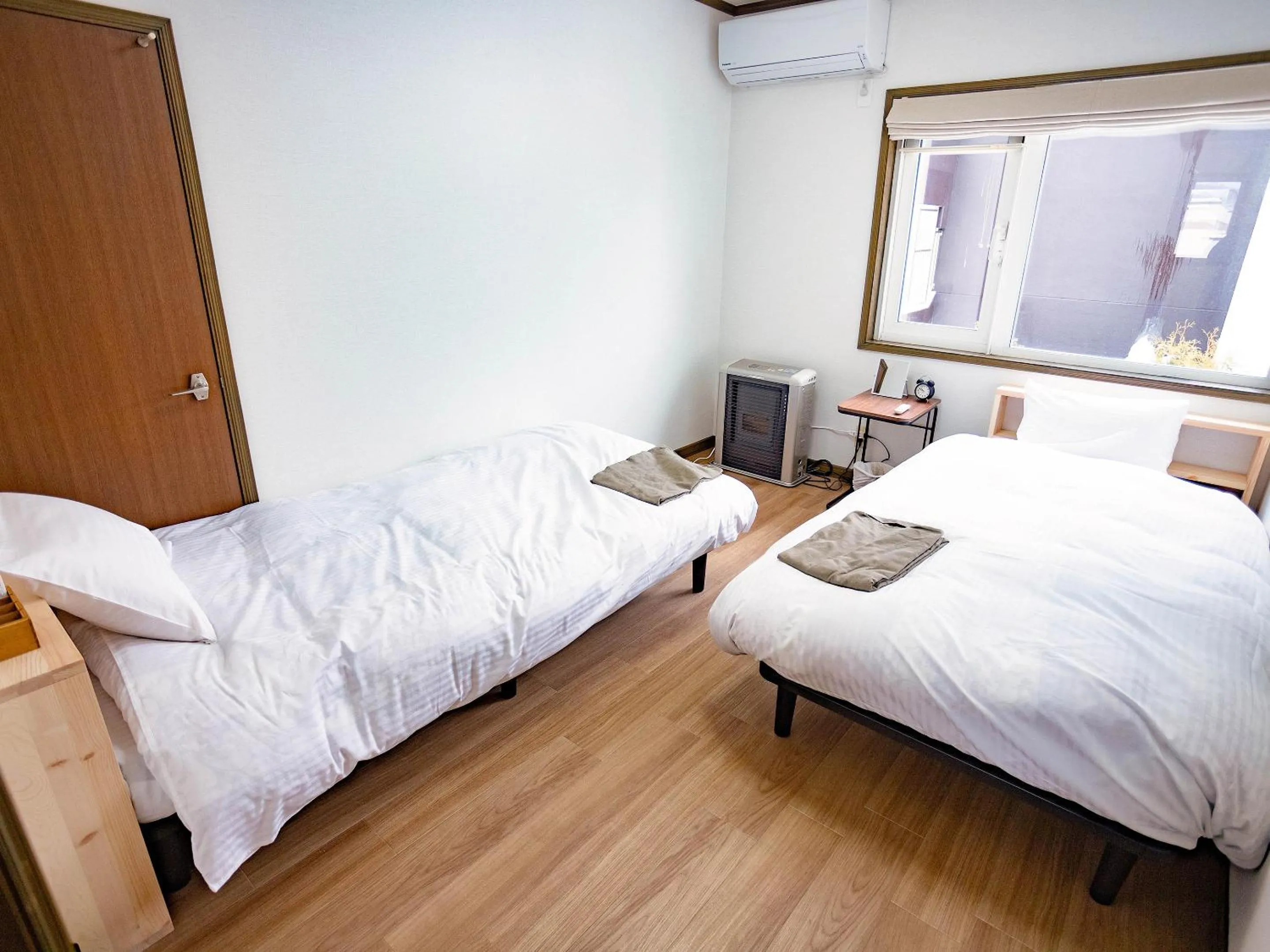 Bedroom, Bed in CHALET BURLAP FURANUI