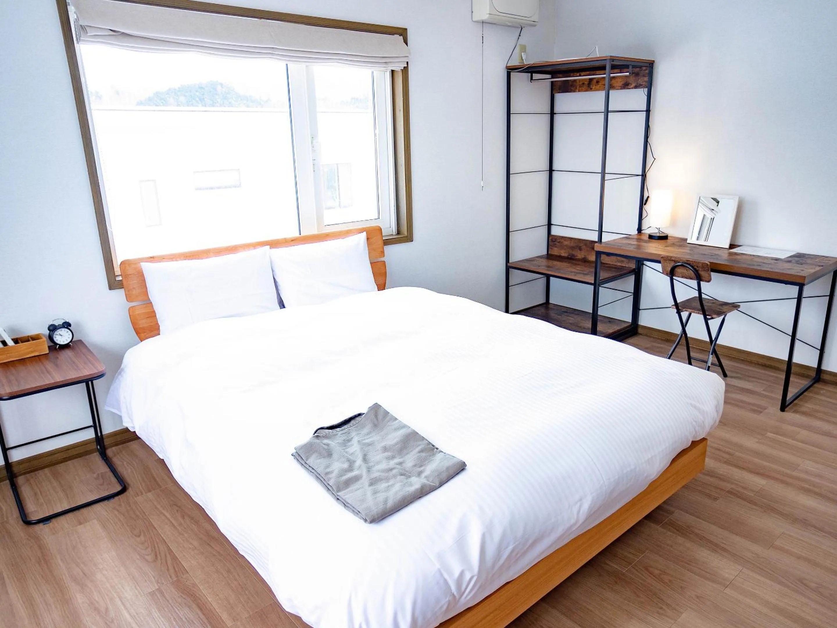 Bed in CHALET BURLAP FURANUI