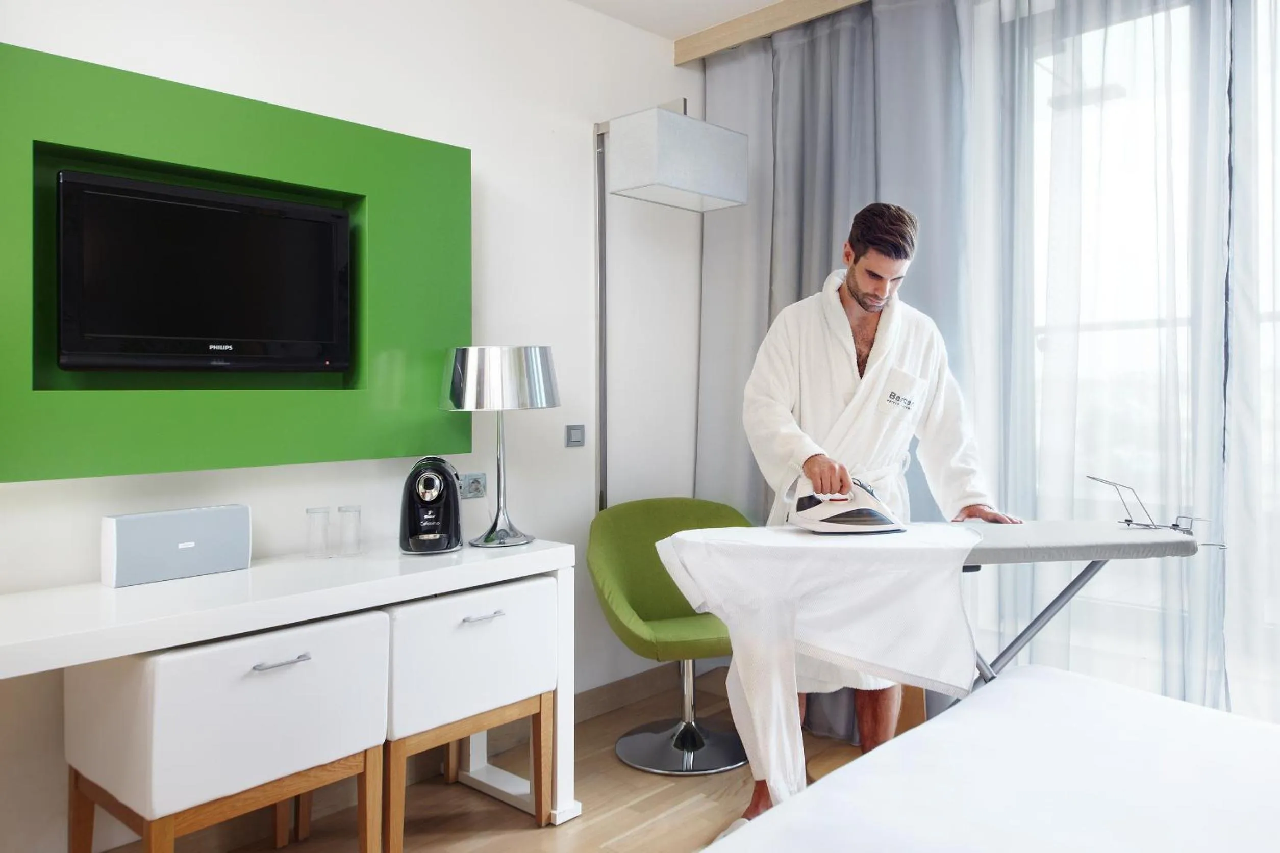 Area and facilities in Occidental Praha Five