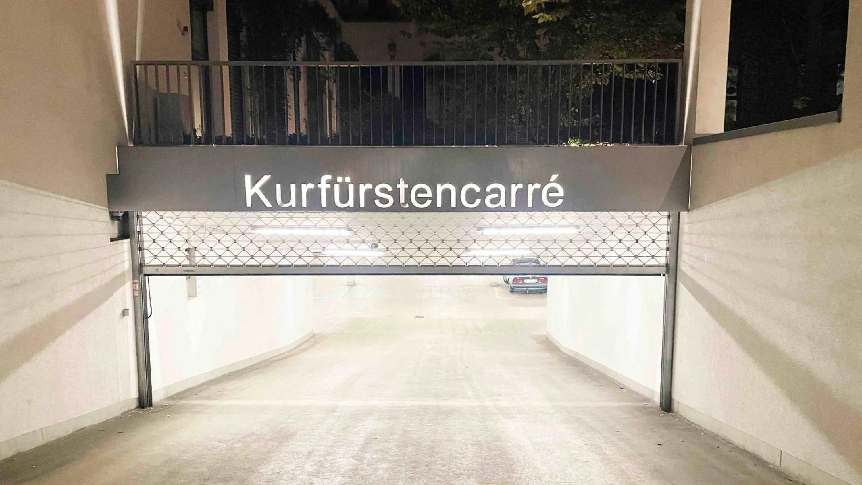 Parking in Hotel Restaurant Krokodil