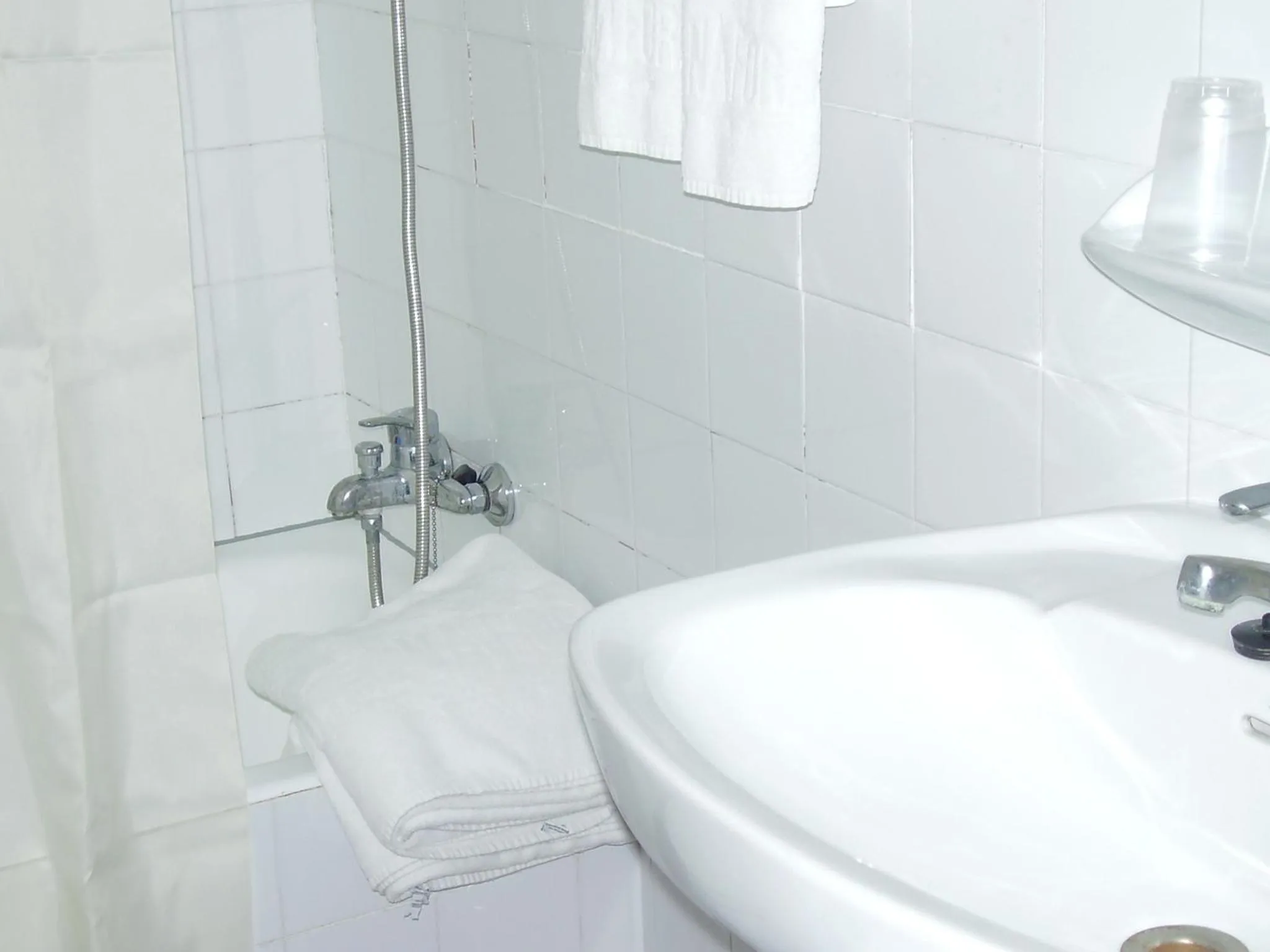 Bathroom in Zhimbad B&B by the sea