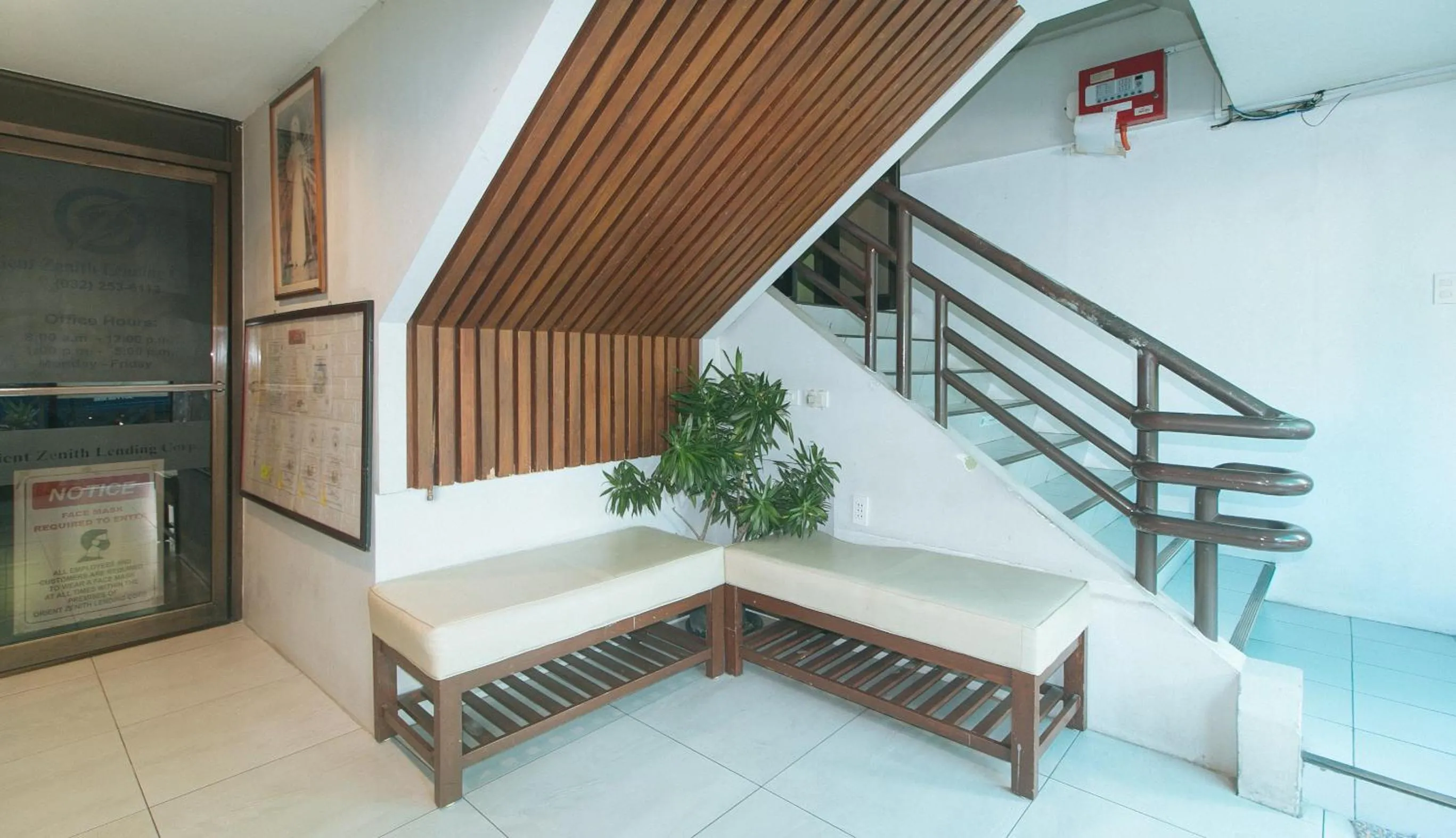 Seating area in RedDoorz @ Junquera Extension Cebu