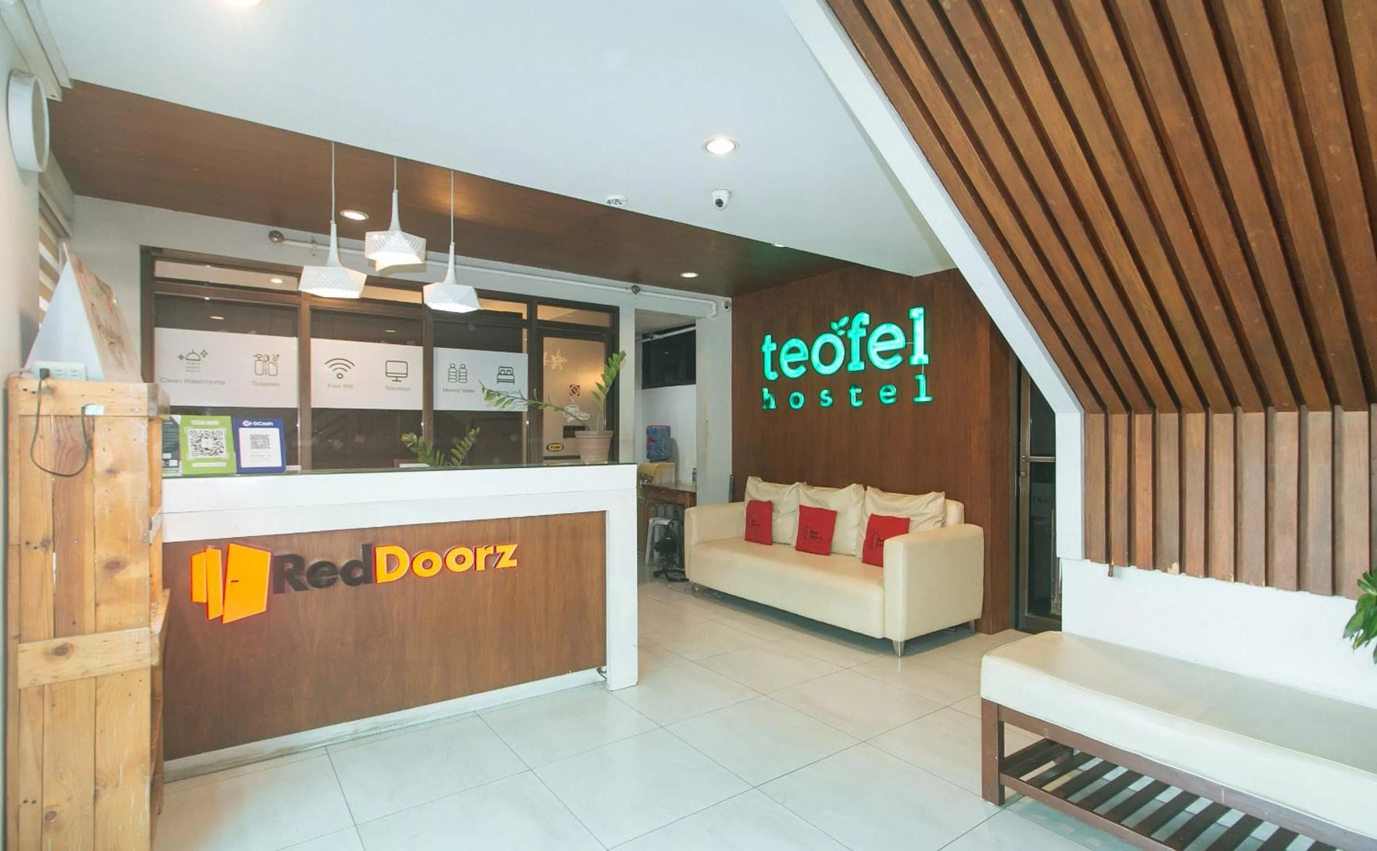 Lobby or reception, Bed in RedDoorz @ Junquera Extension Cebu