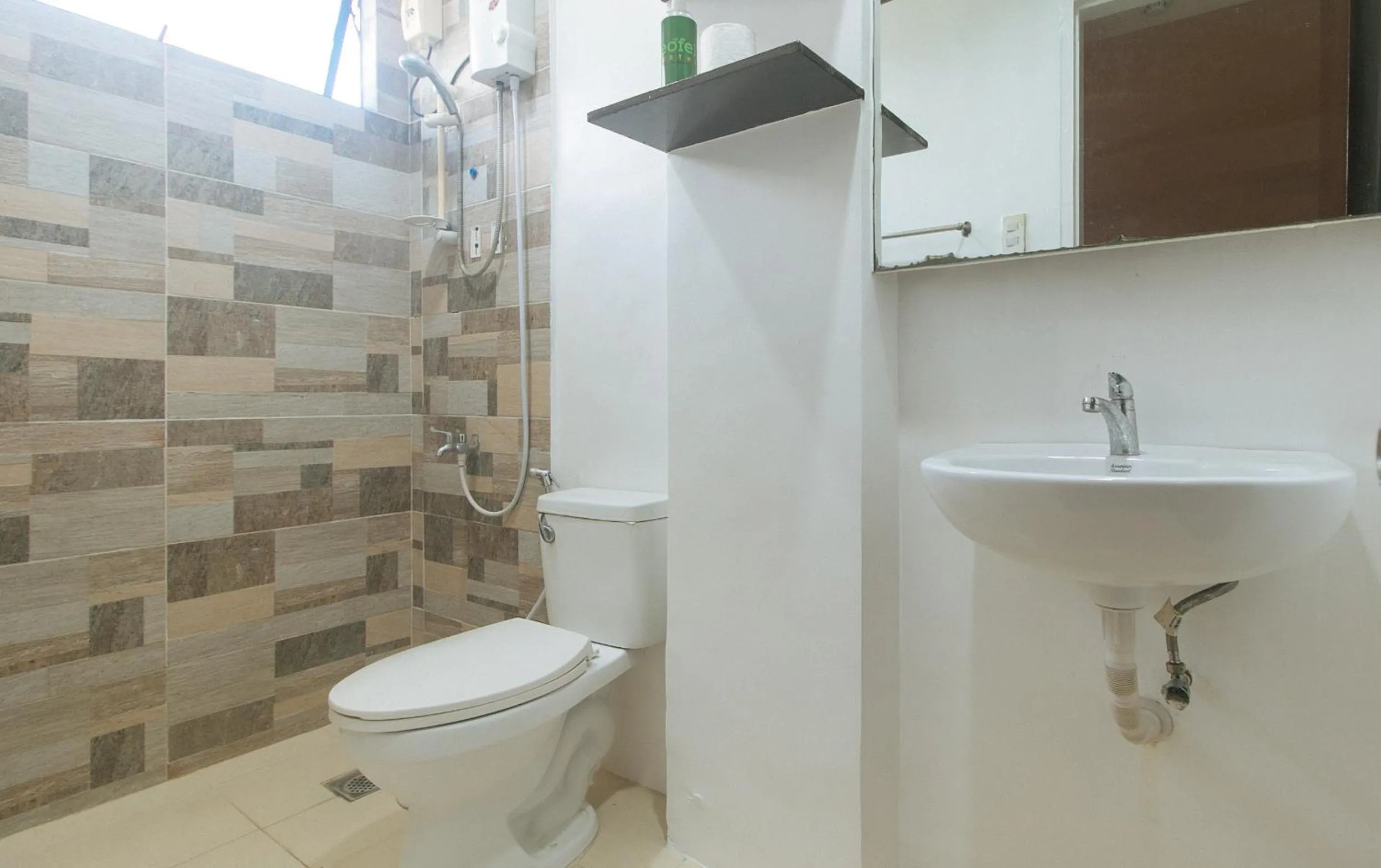 Shower in RedDoorz @ Junquera Extension Cebu