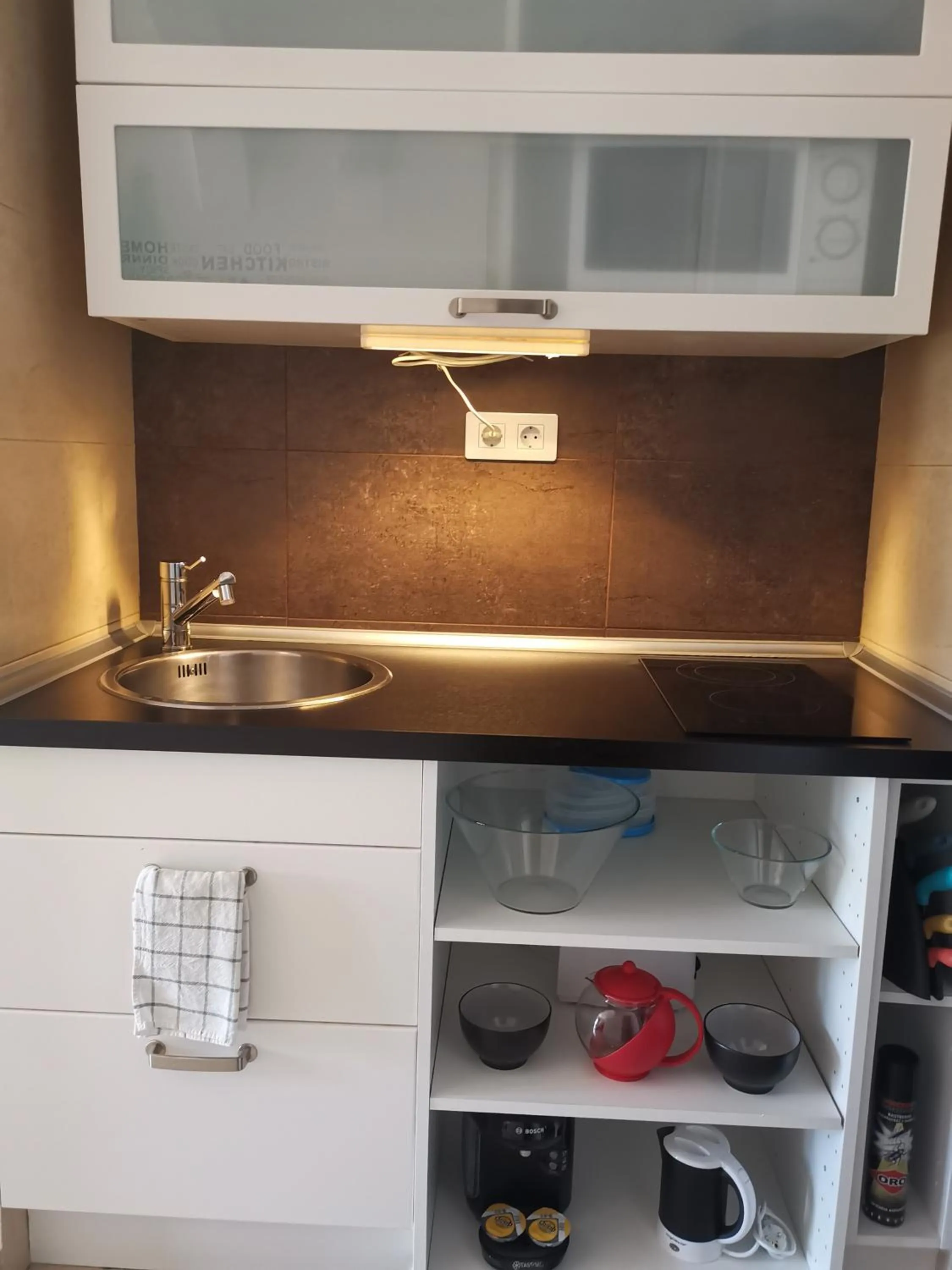 Kitchen or kitchenette in Rainbow Golf Bungalows, Gay Men-only Resort