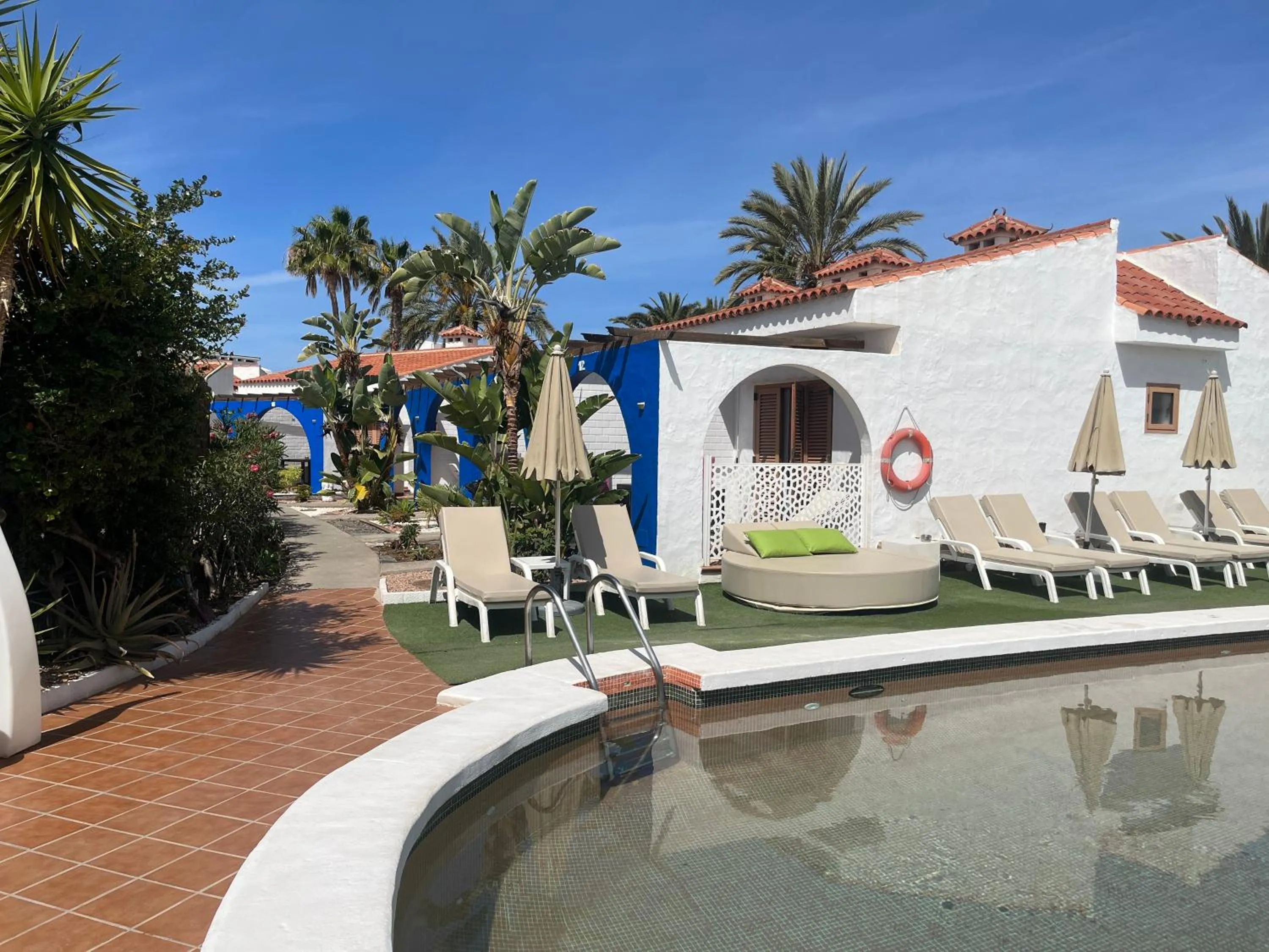 Swimming pool in Rainbow Golf Bungalows, Gay Men-only Resort