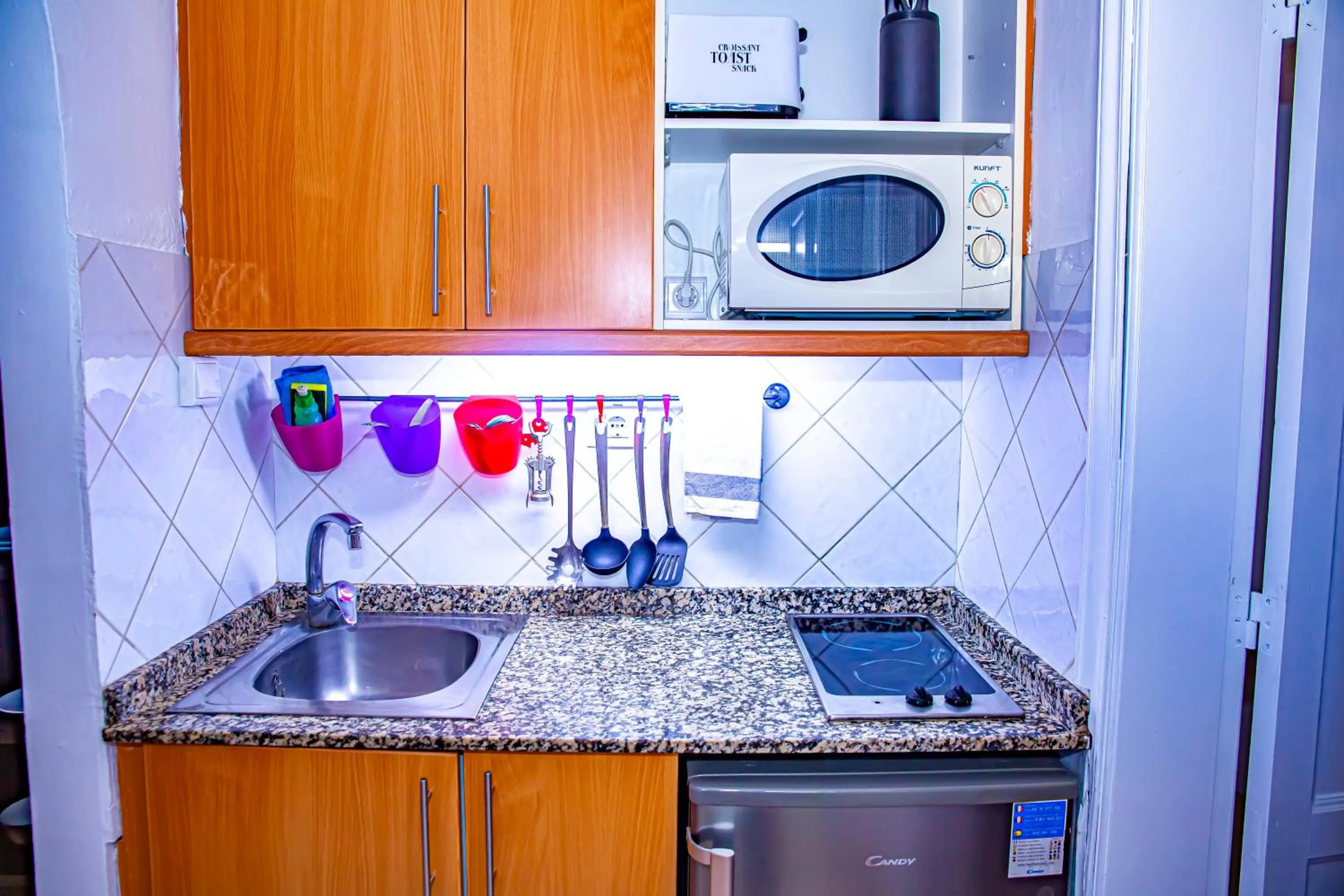 Kitchen or kitchenette in Rainbow Golf Bungalows, Gay Men-only Resort