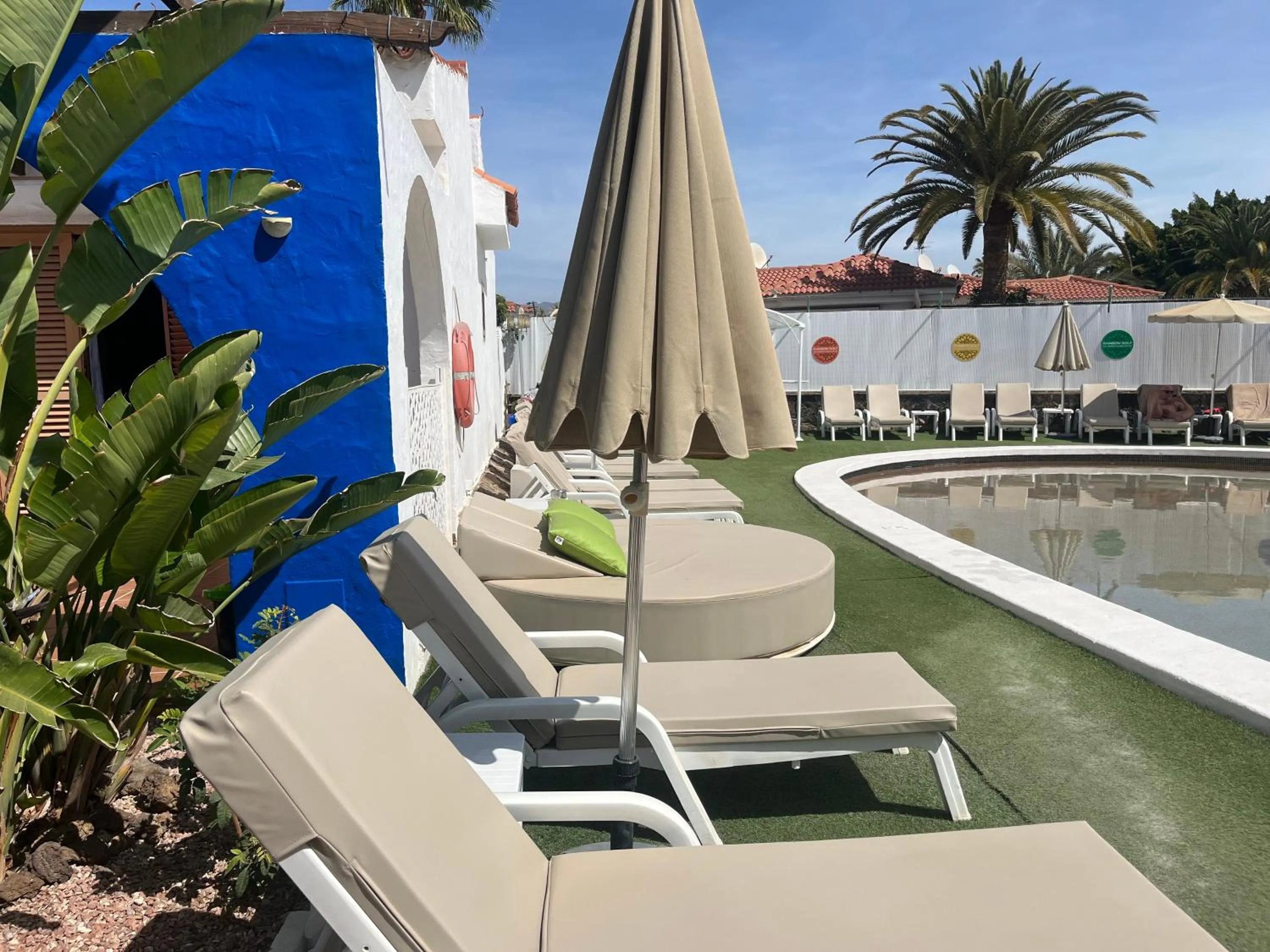 Swimming pool in Rainbow Golf Bungalows, Gay Men-only Resort