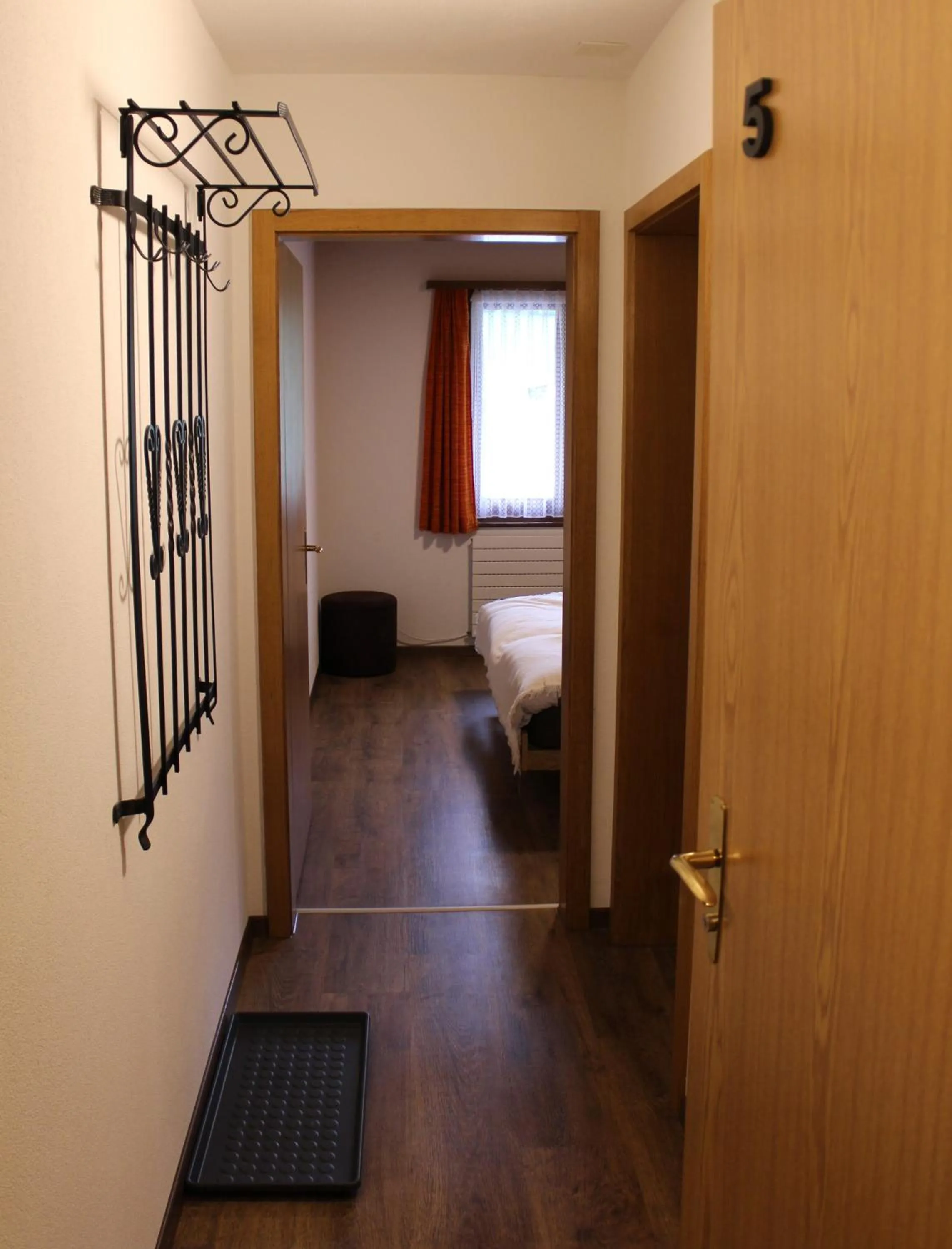 Bedroom, Bed in Bonne Auberge Les Bugnenets