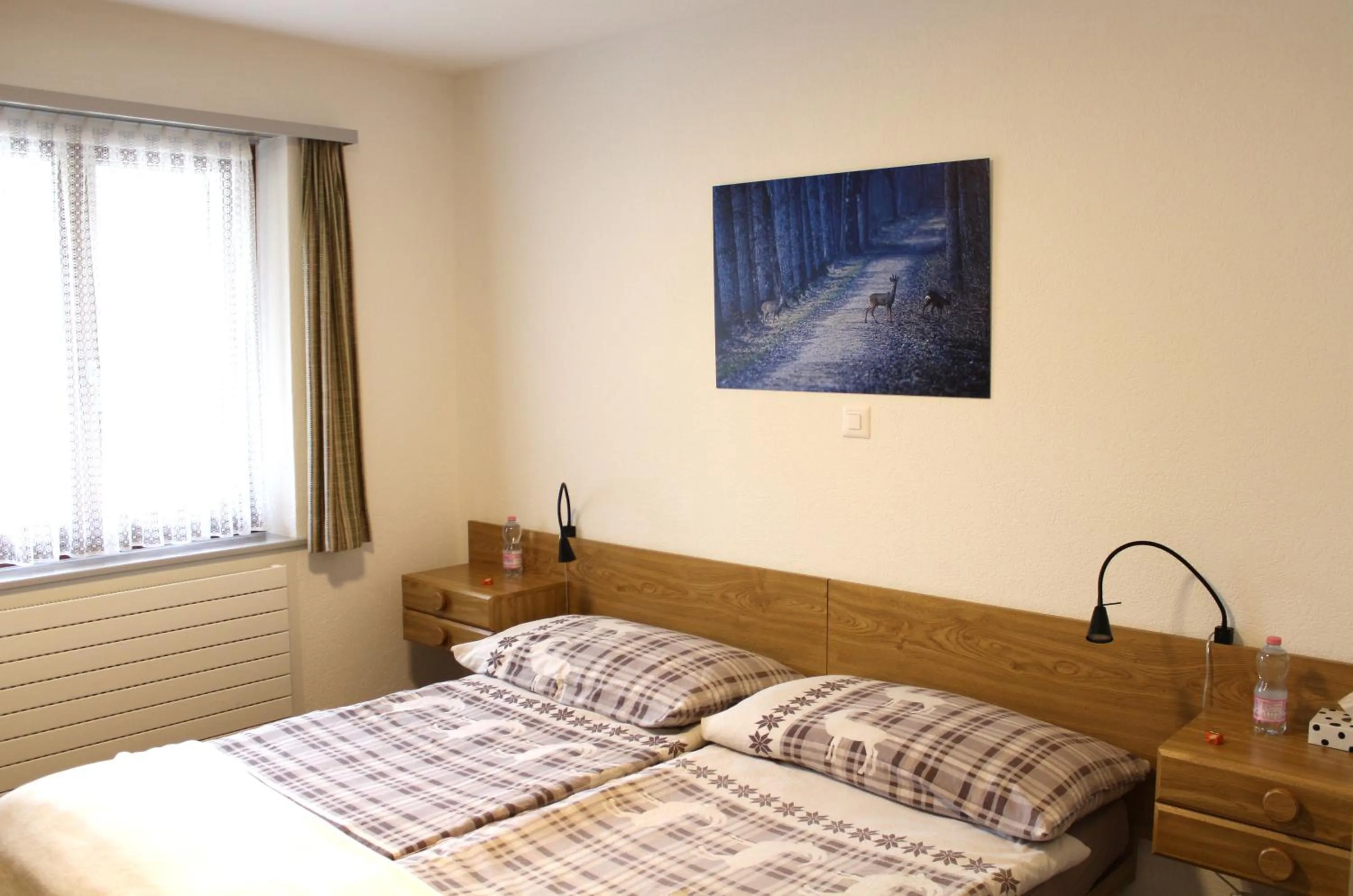 Bedroom, Bed in Bonne Auberge Les Bugnenets