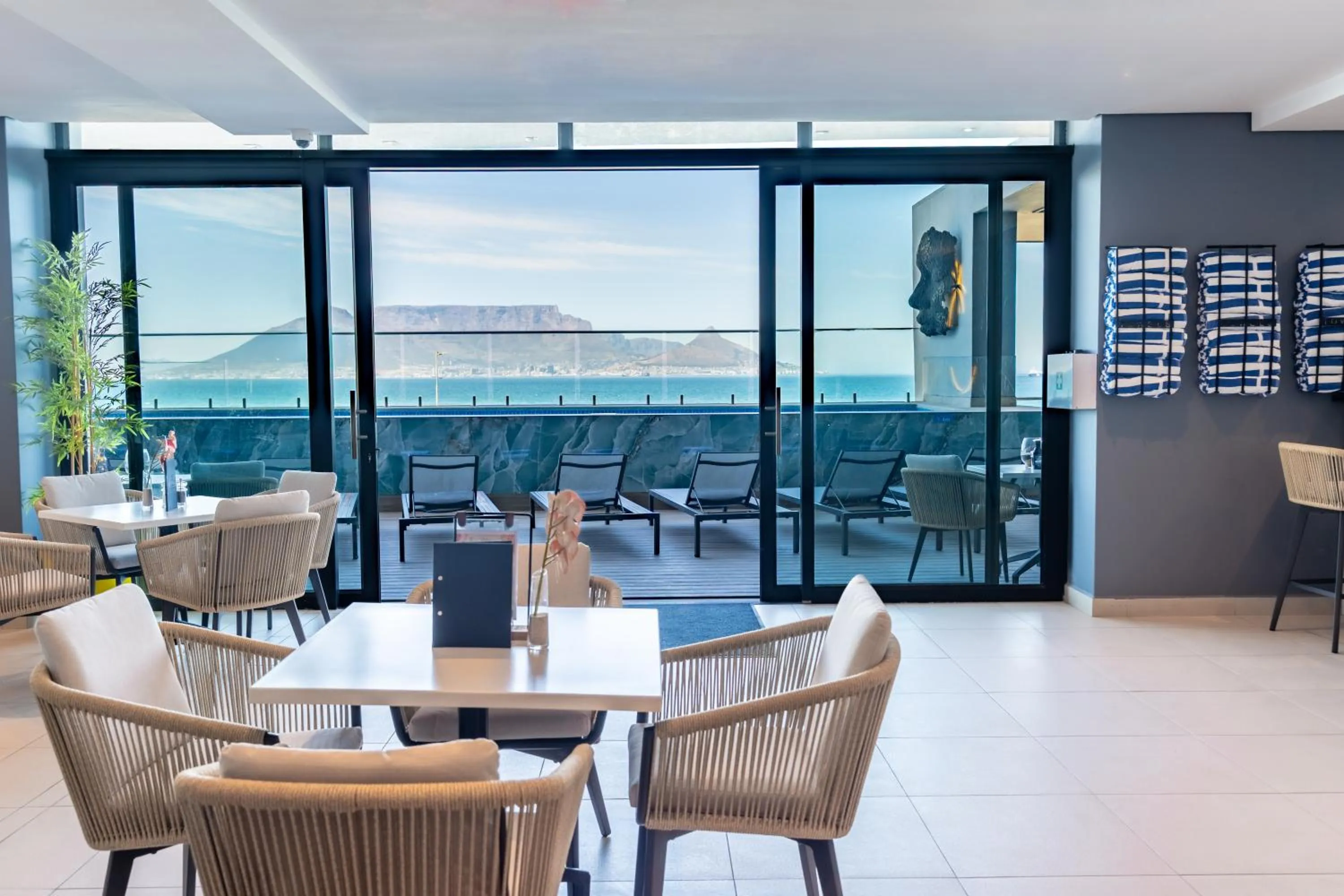 Restaurant/places to eat in Blaauwberg Beach Hotel