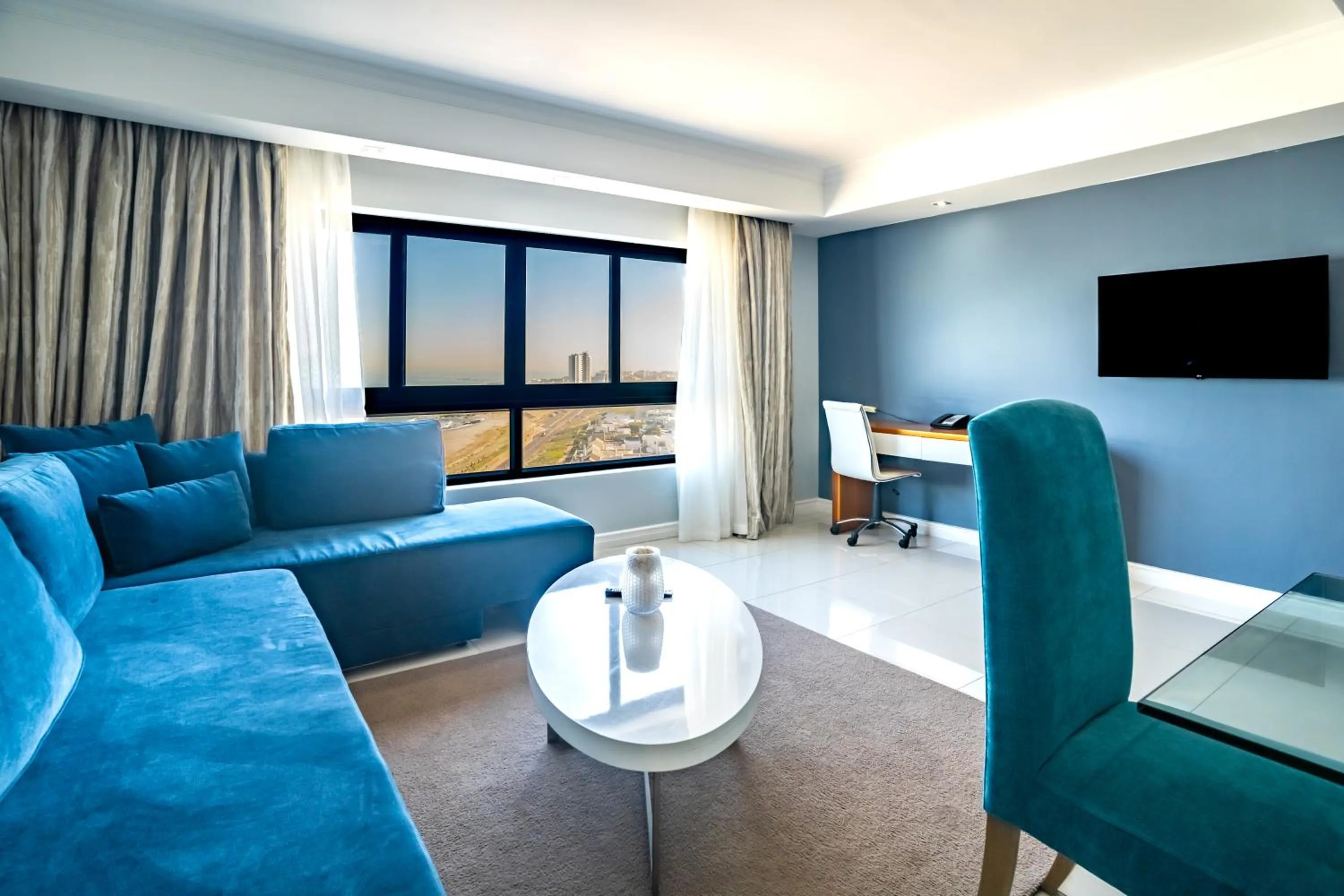 TV and multimedia in Blaauwberg Beach Hotel