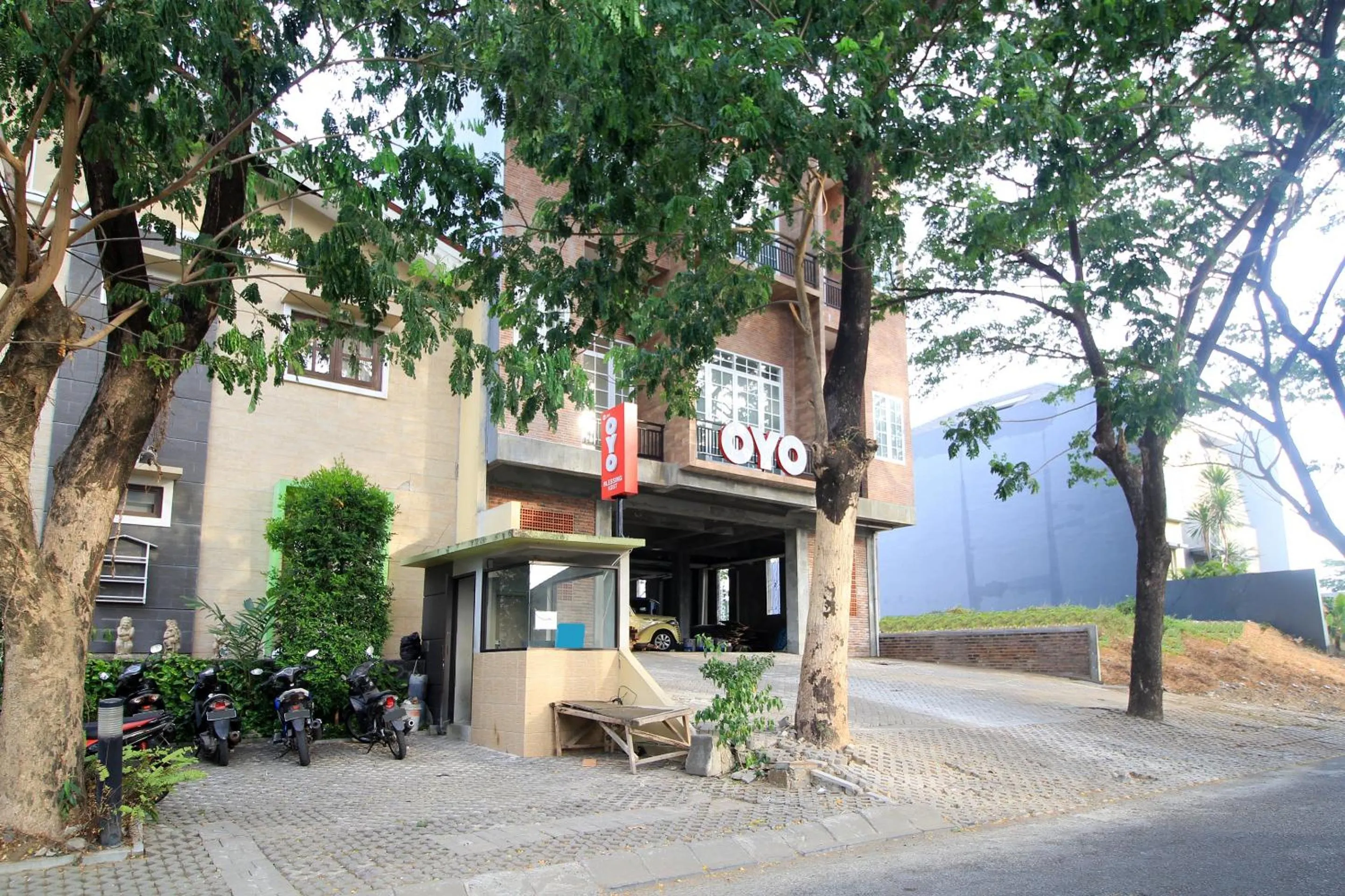 Facade/entrance in OYO 204 Blessing Residence