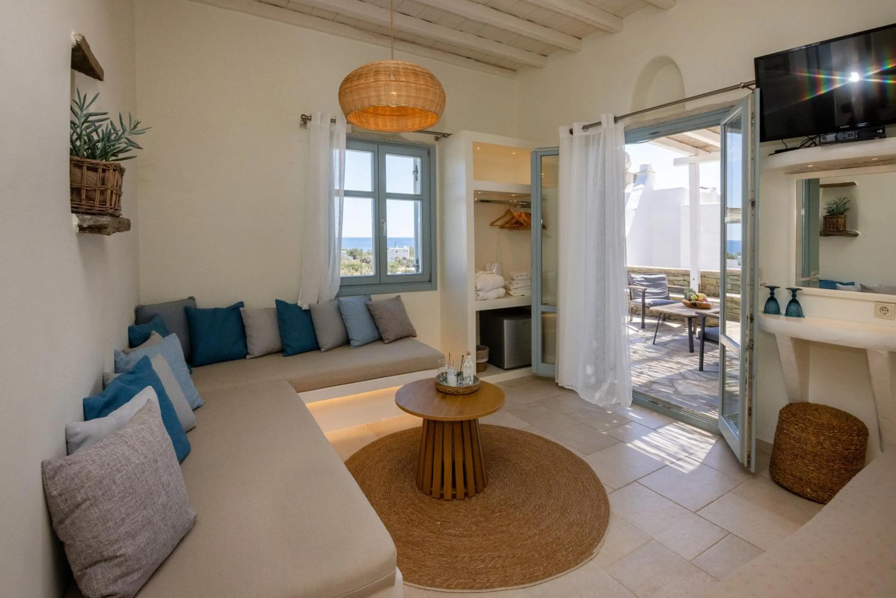 Living room in Anthea Hotel