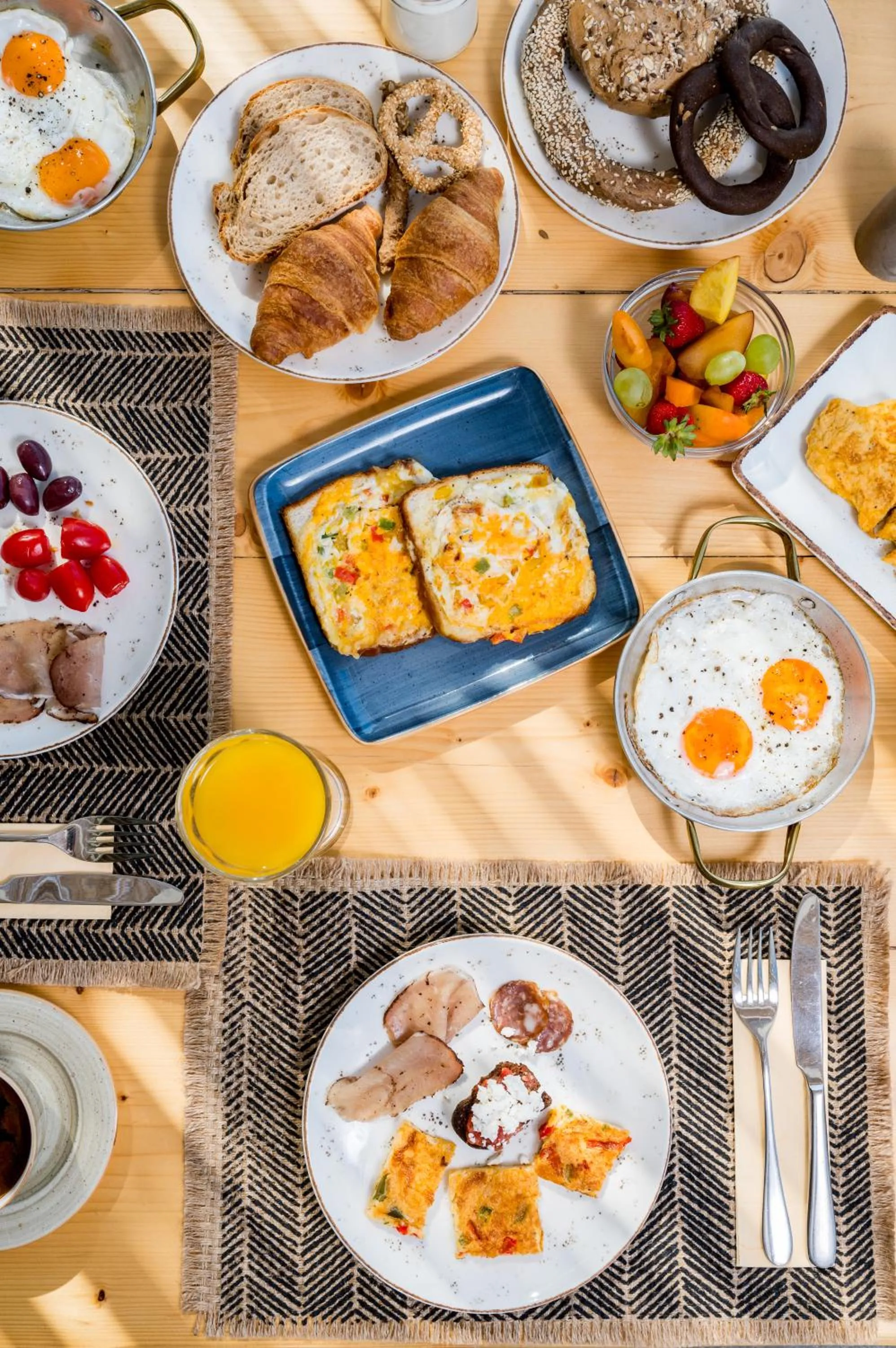 Food and drinks in Anthea Hotel