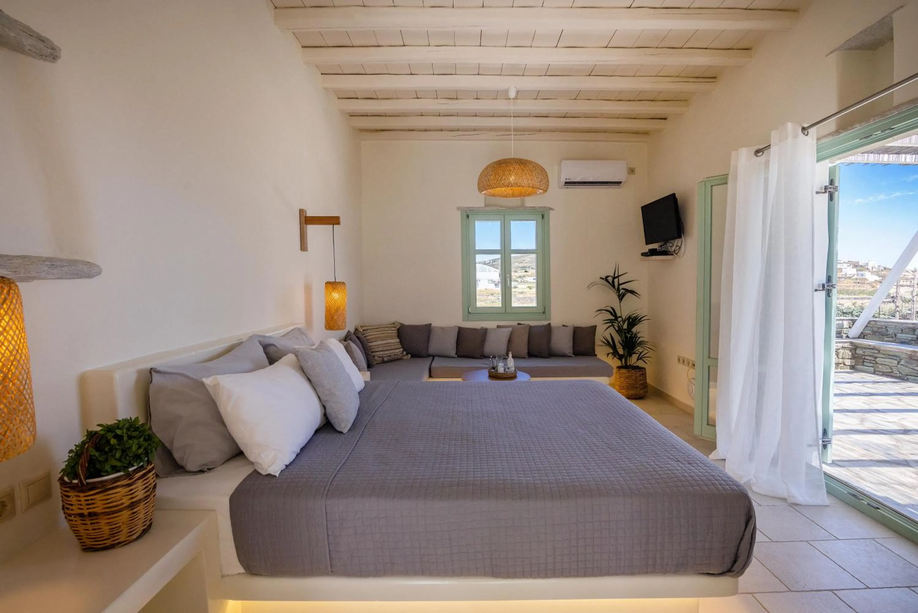 Photo of the whole room, Bed in Anthea Hotel