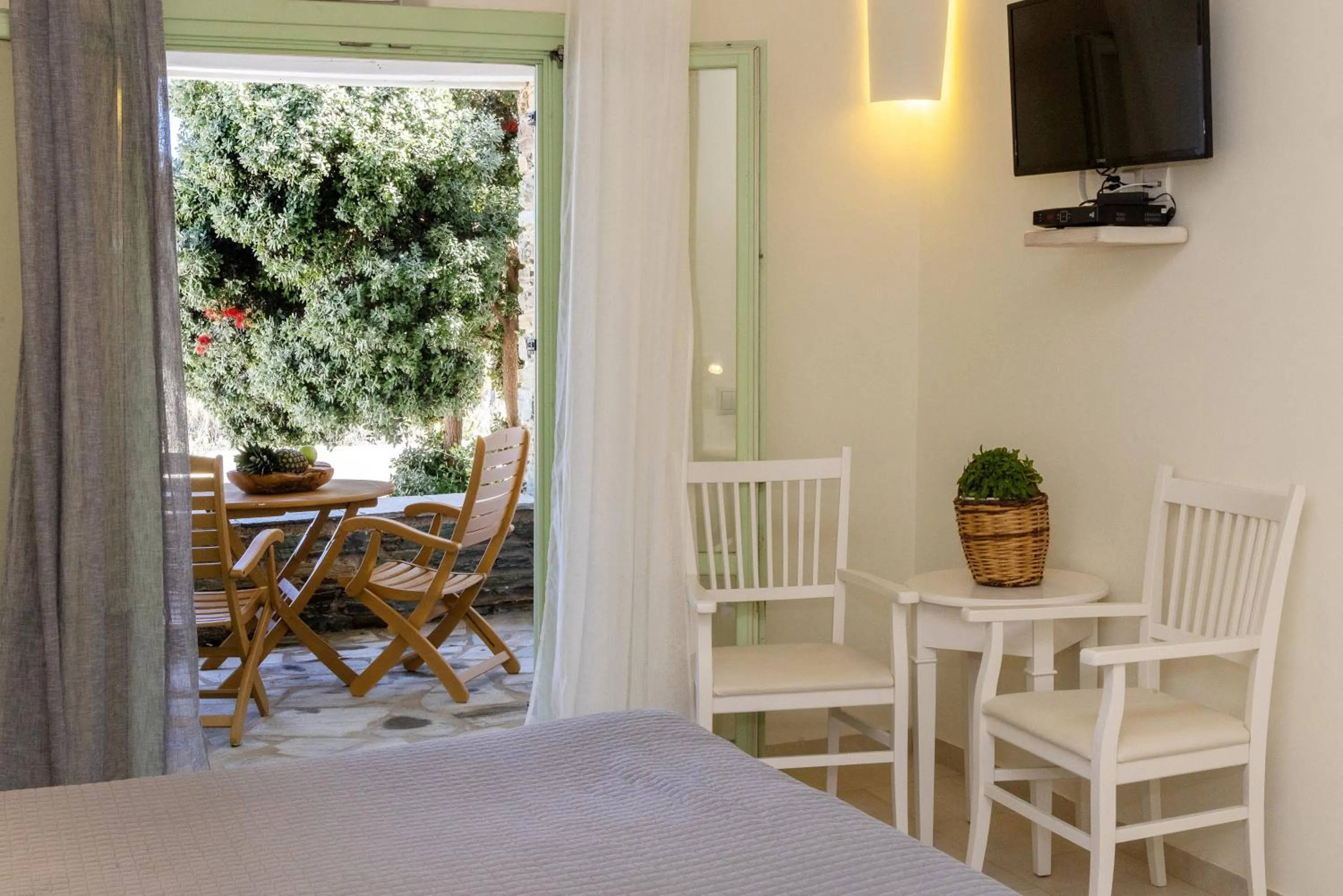 Living room in Anthea Hotel