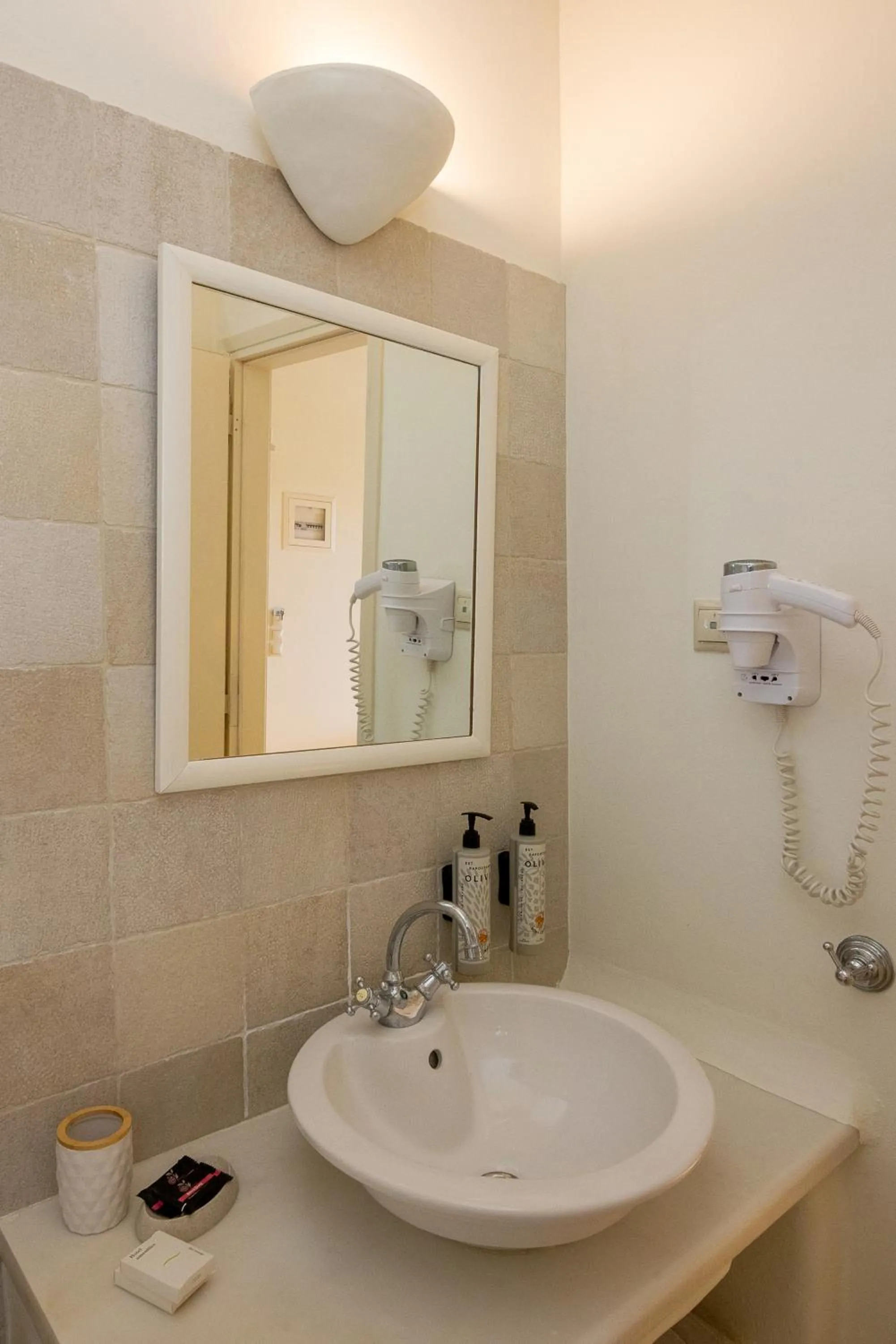 Bathroom in Anthea Hotel