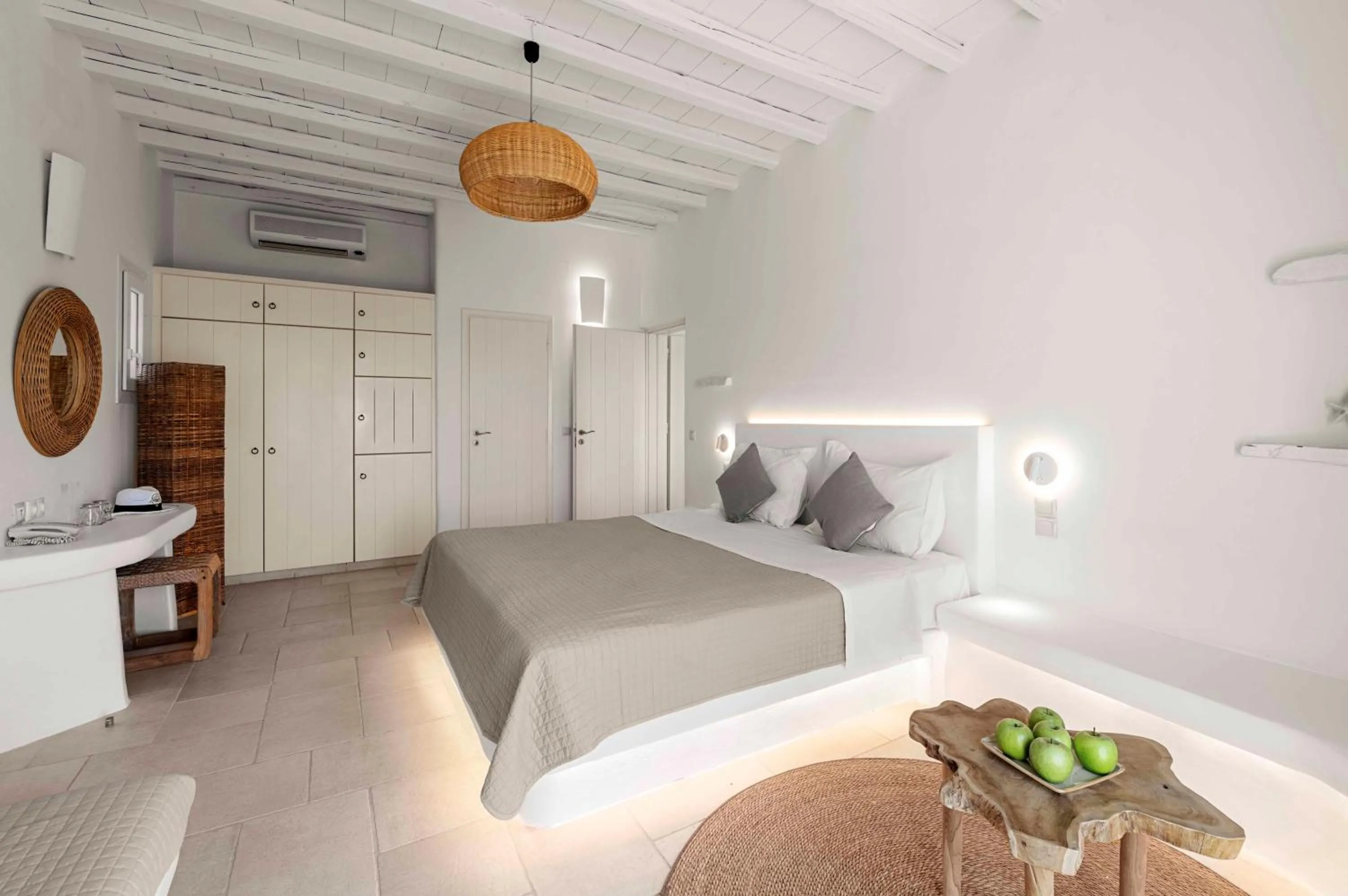 Bedroom, Bed in Anthea Hotel