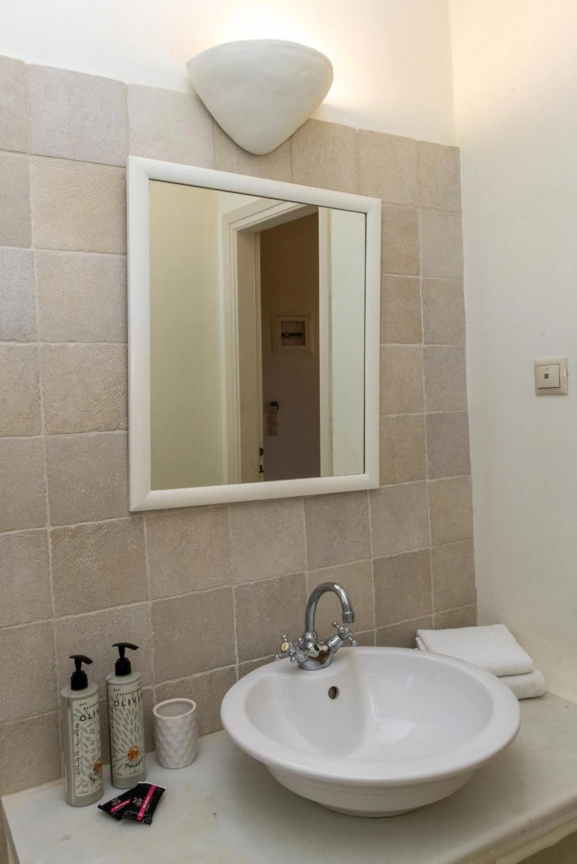 Bathroom in Anthea Hotel