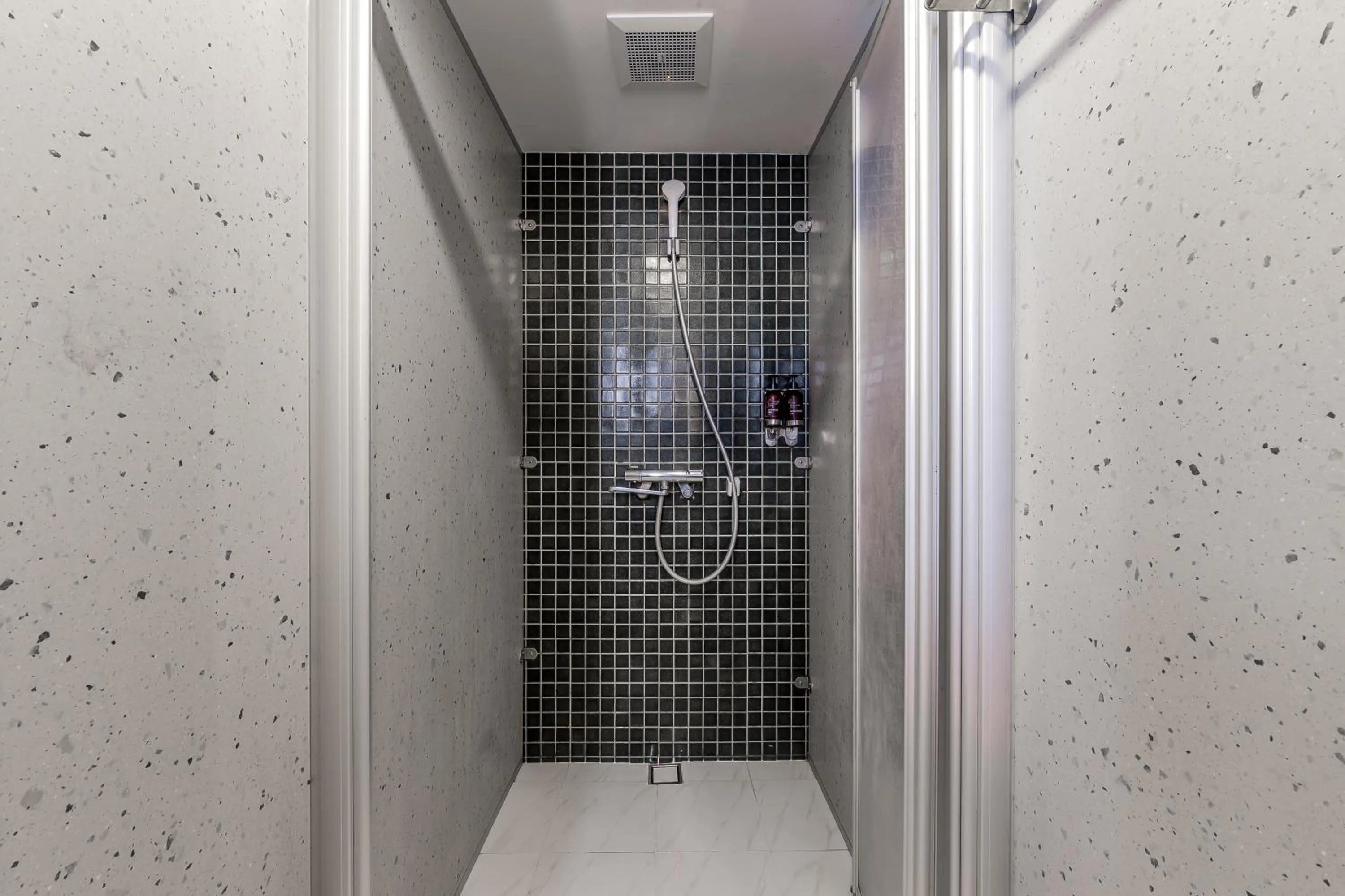 Shower in Getcha Hostel