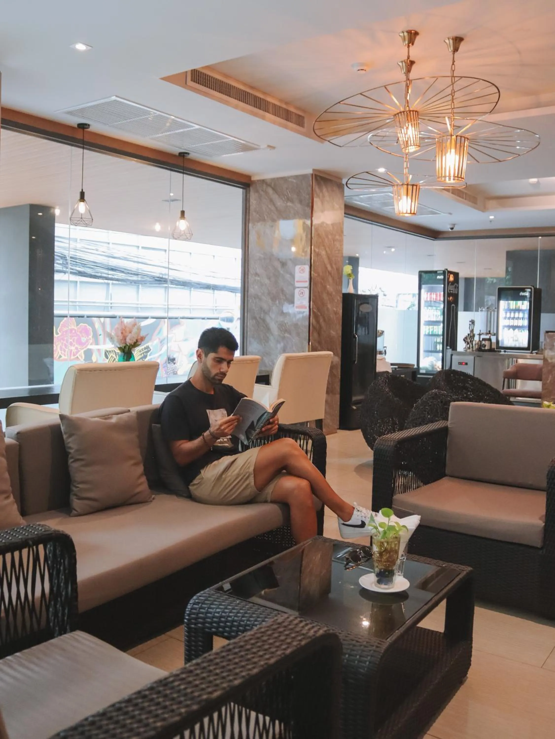 Coffee/tea facilities in De Prime Rangnam Hotel