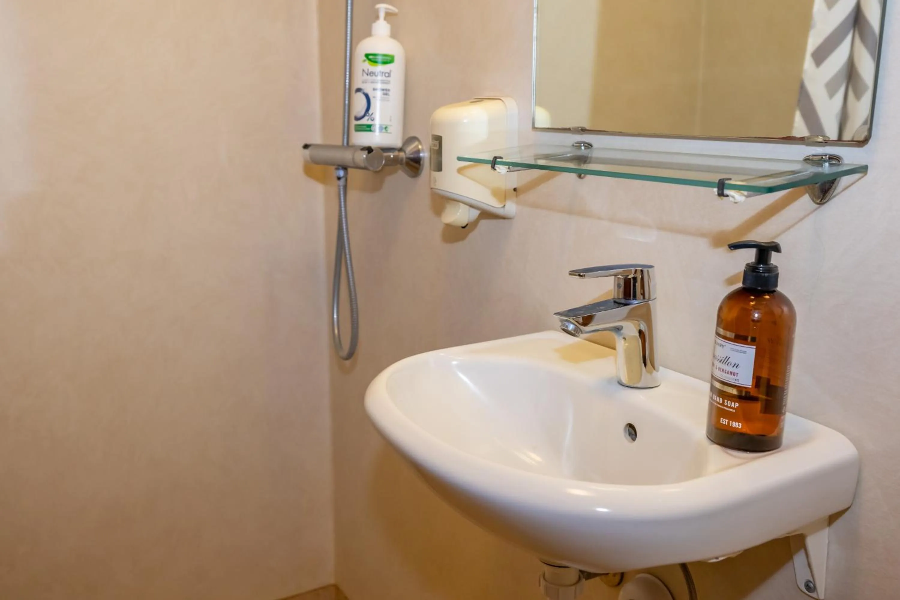 Bathroom in BG4 Guesthouse