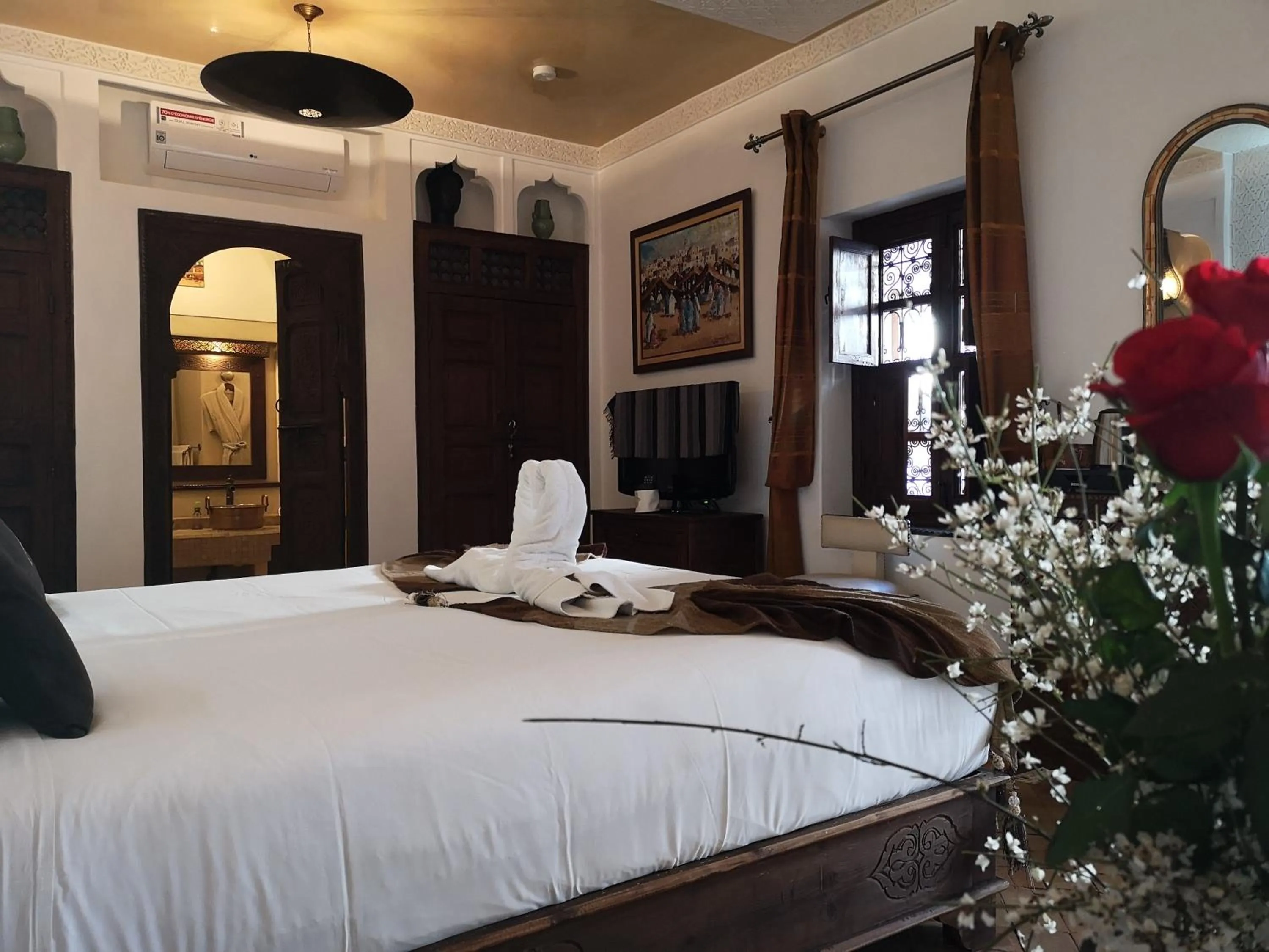 Photo of the whole room, Bed in Riad Charme d'Orient Adults Only