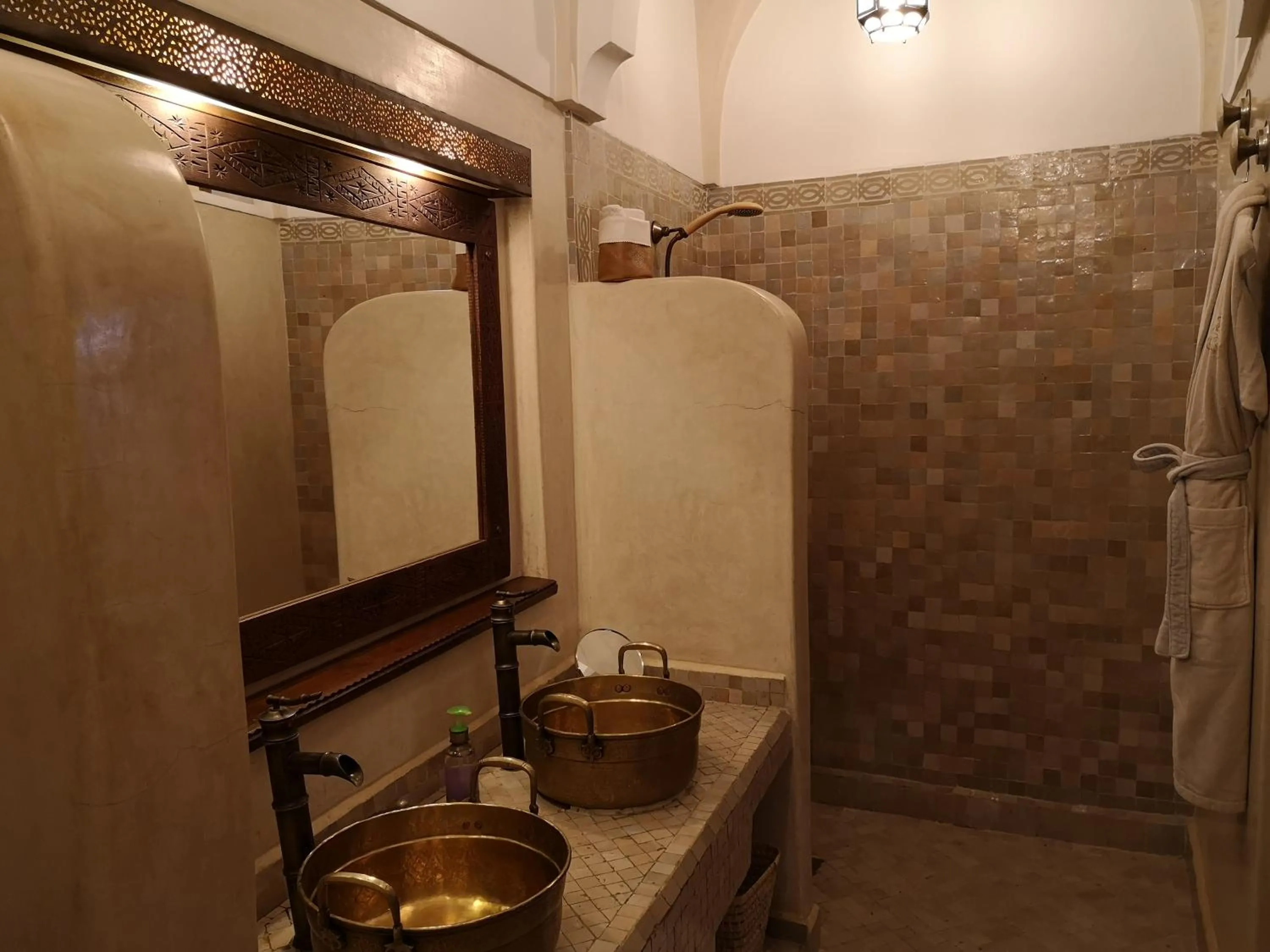 Shower in Riad Charme d'Orient Adults Only