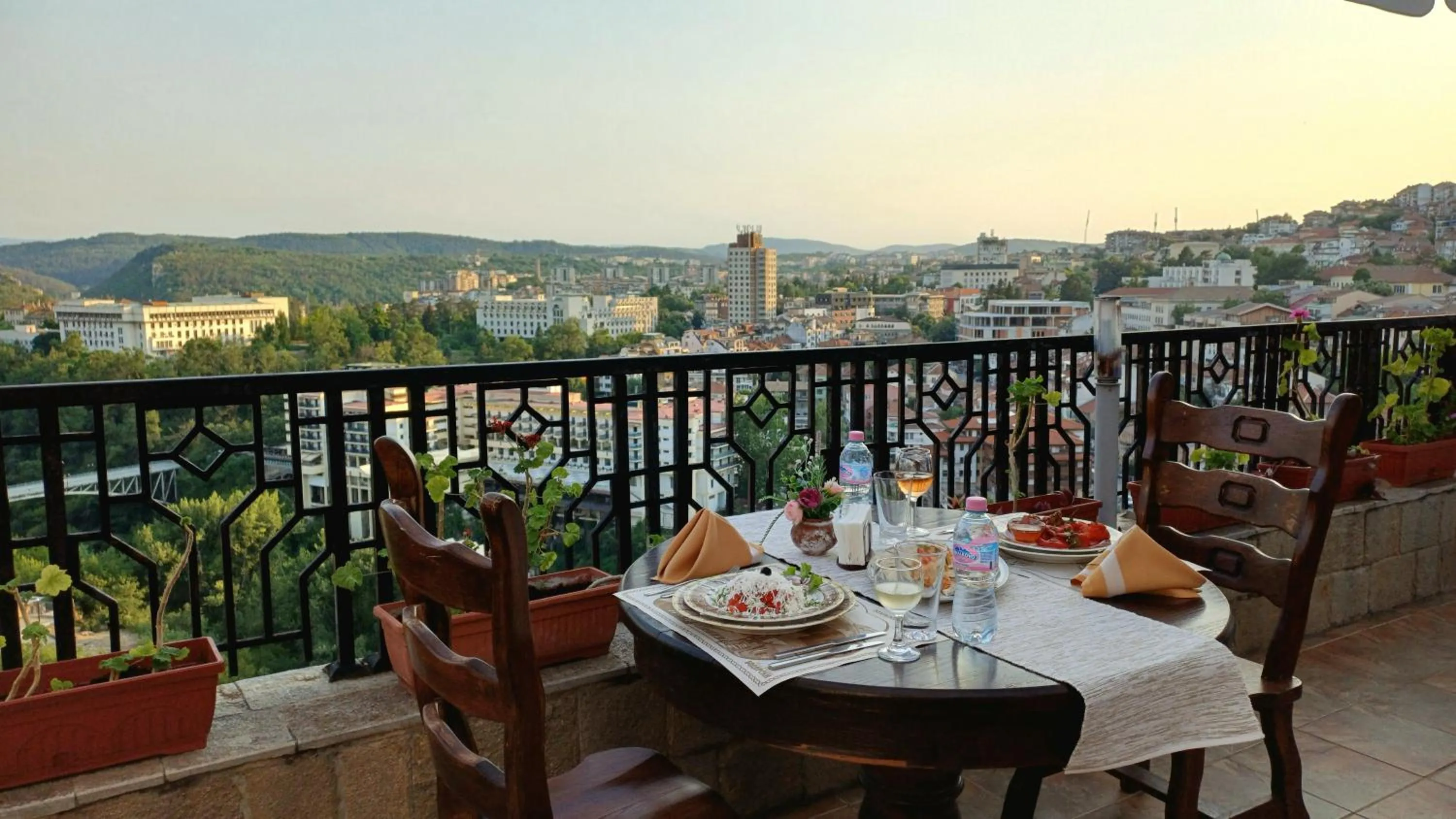 Restaurant/places to eat in Meridian Hotel Bolyarski