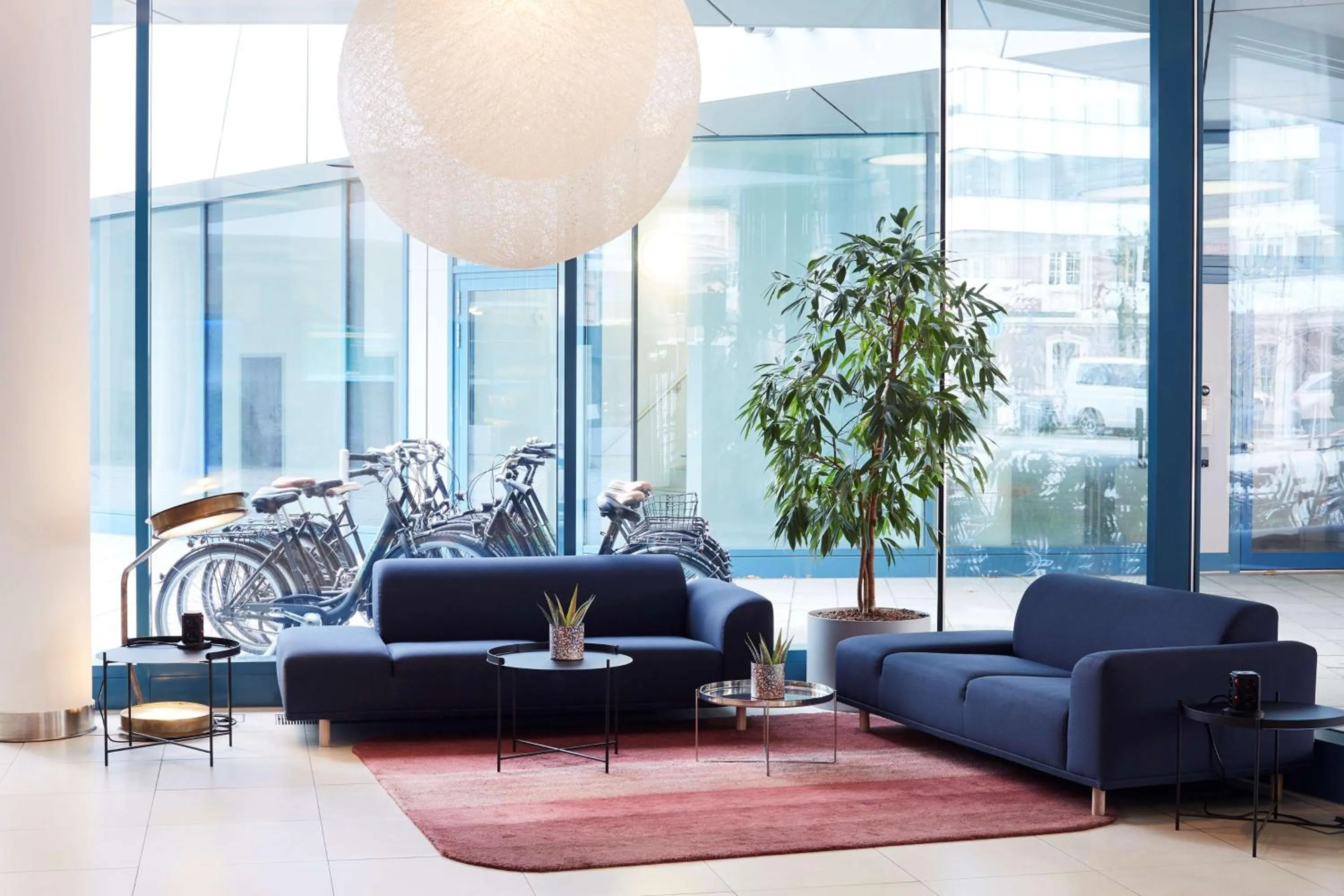 Lobby or reception in Scandic Hamburg Emporio