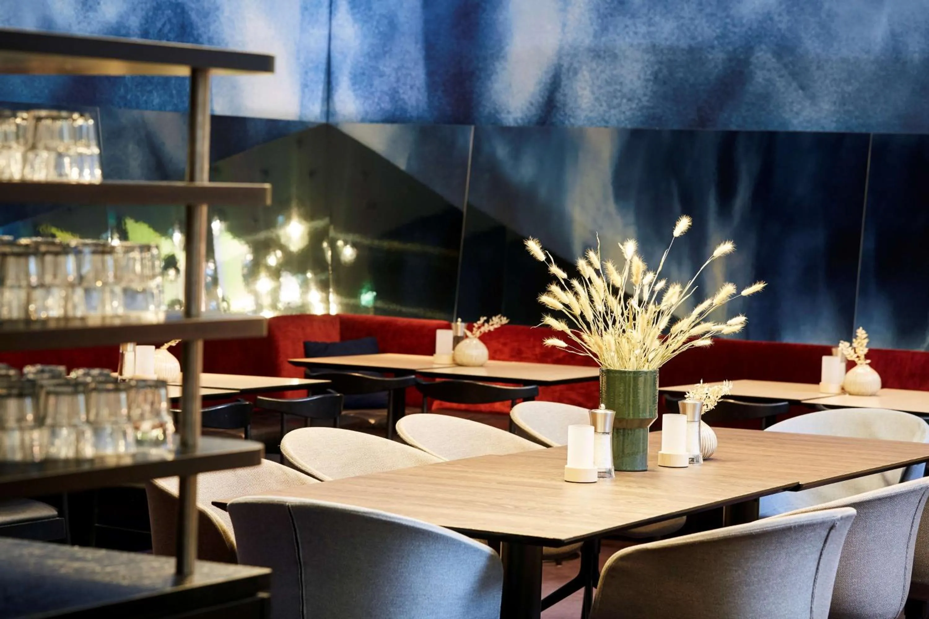 Restaurant/places to eat in Scandic Hamburg Emporio