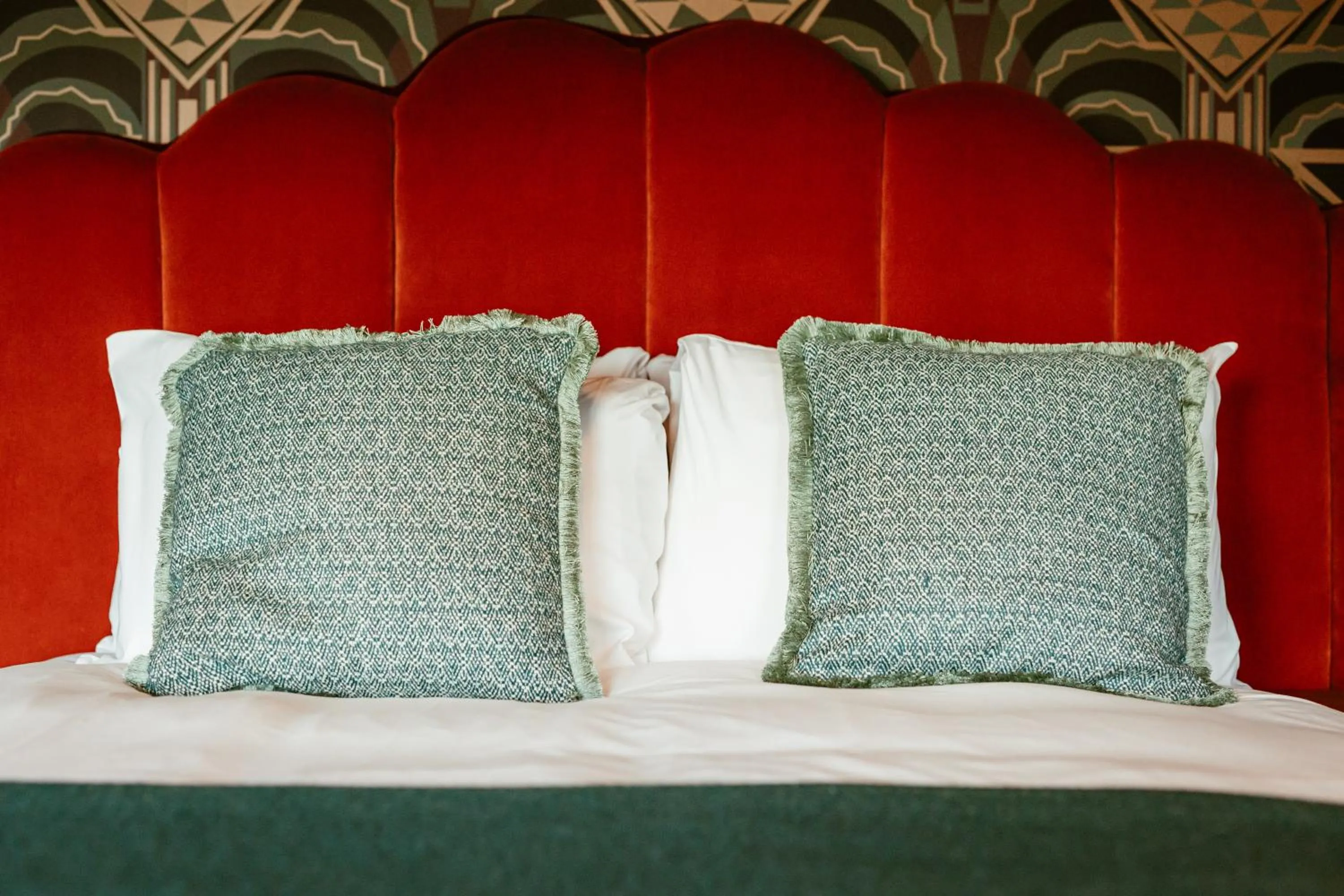 Bed in Hand & Flower