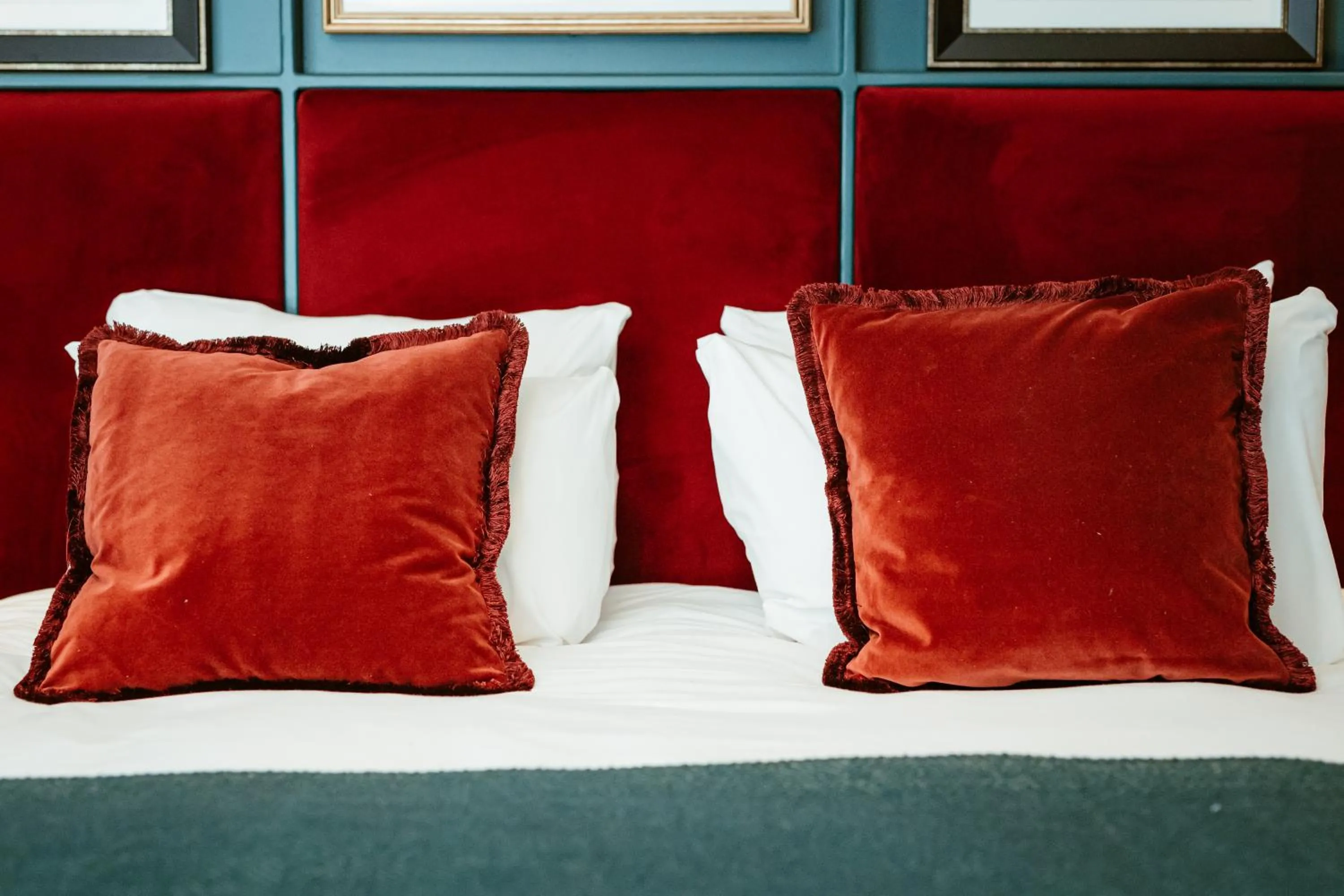 Bed in Hand & Flower