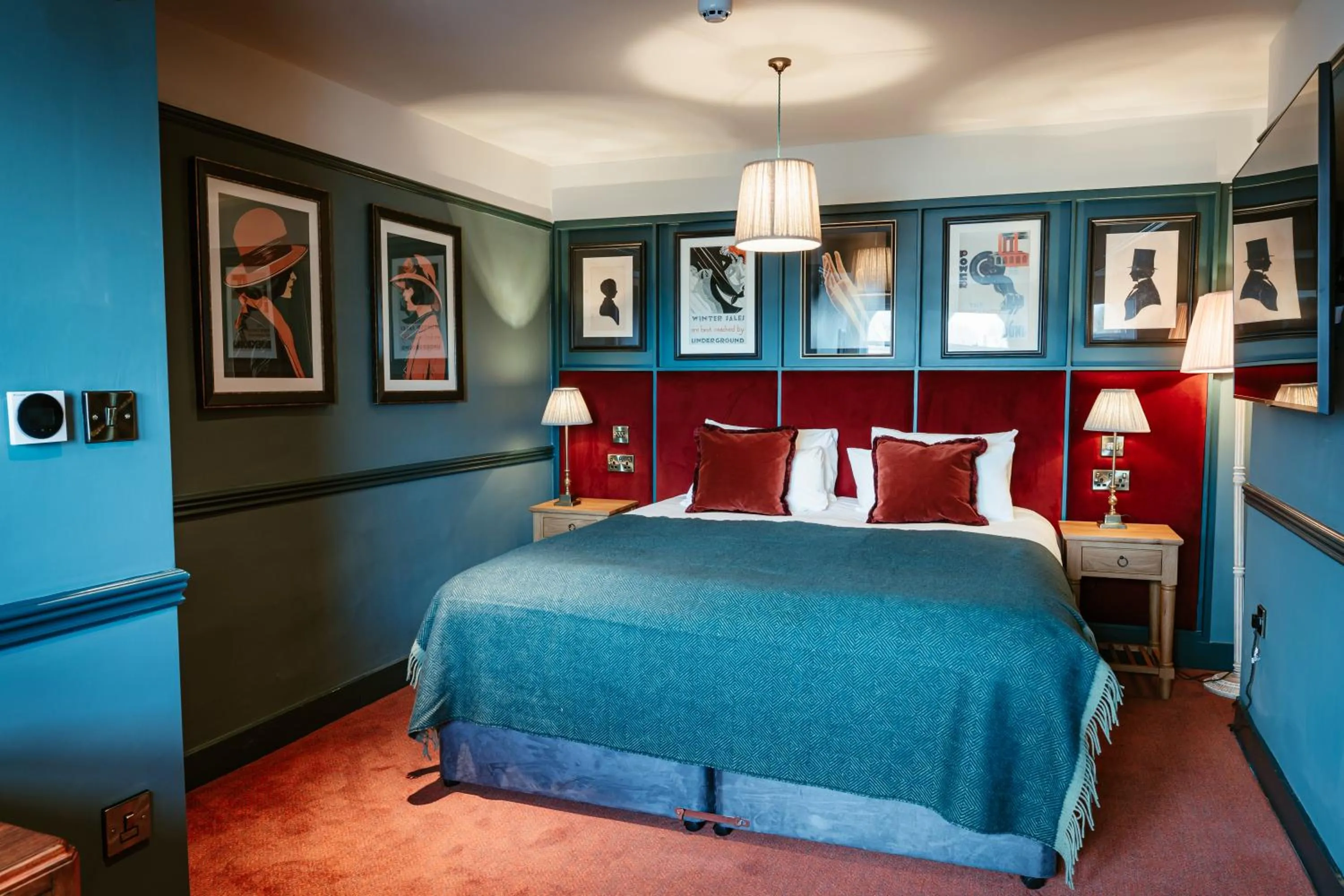 Bed in Hand & Flower