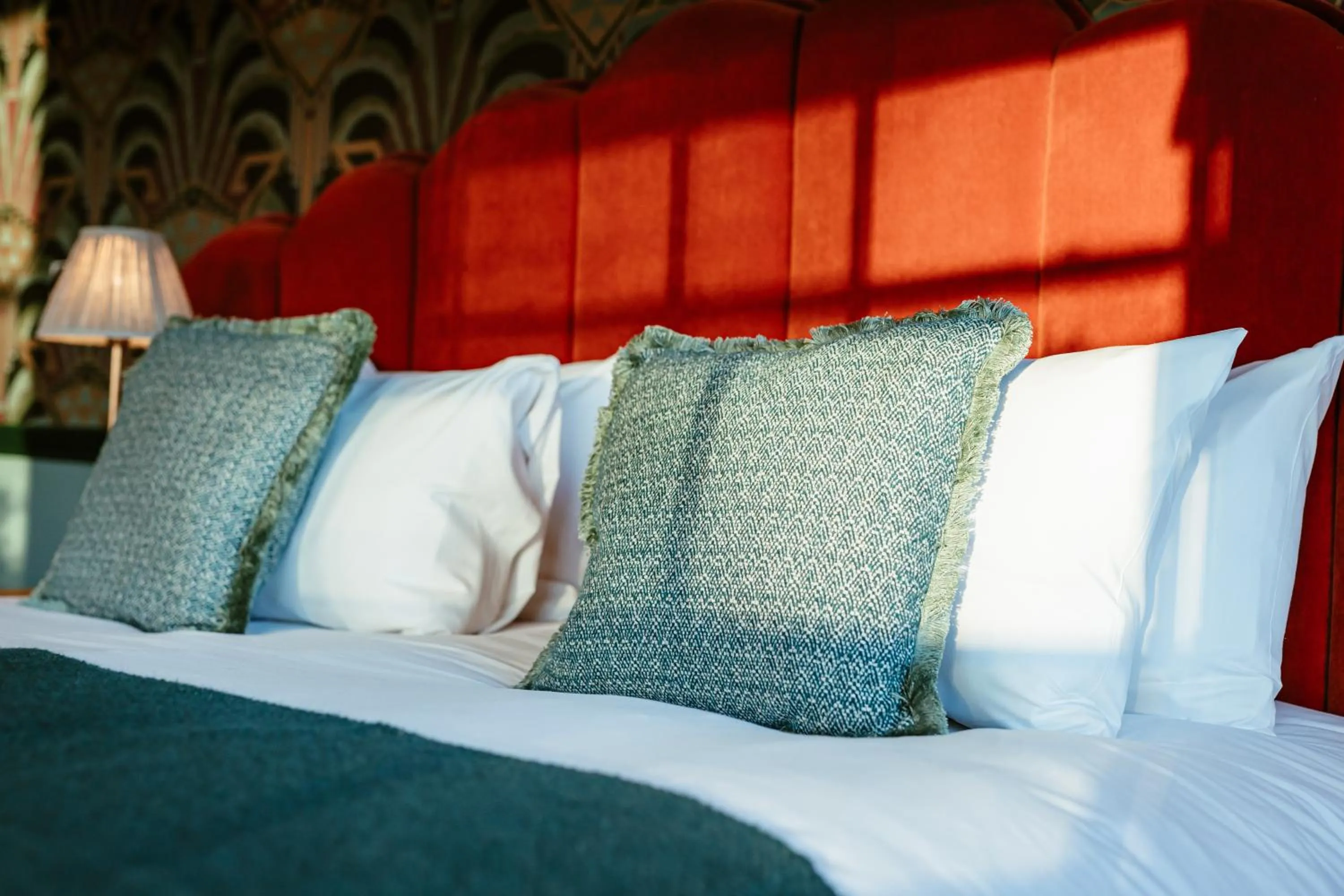 Bed in Hand & Flower